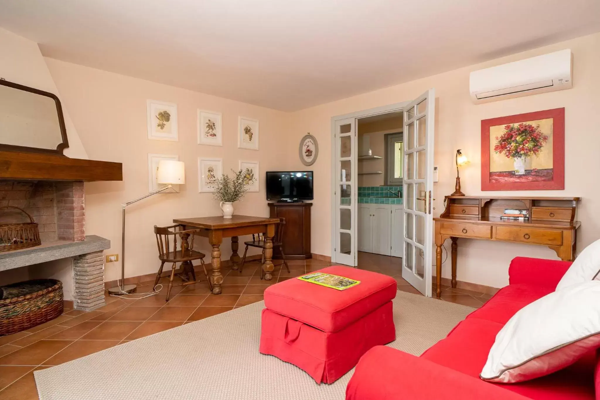 Kitchen or kitchenette, Seating Area in L'Olivo Country Club Resort & SPA