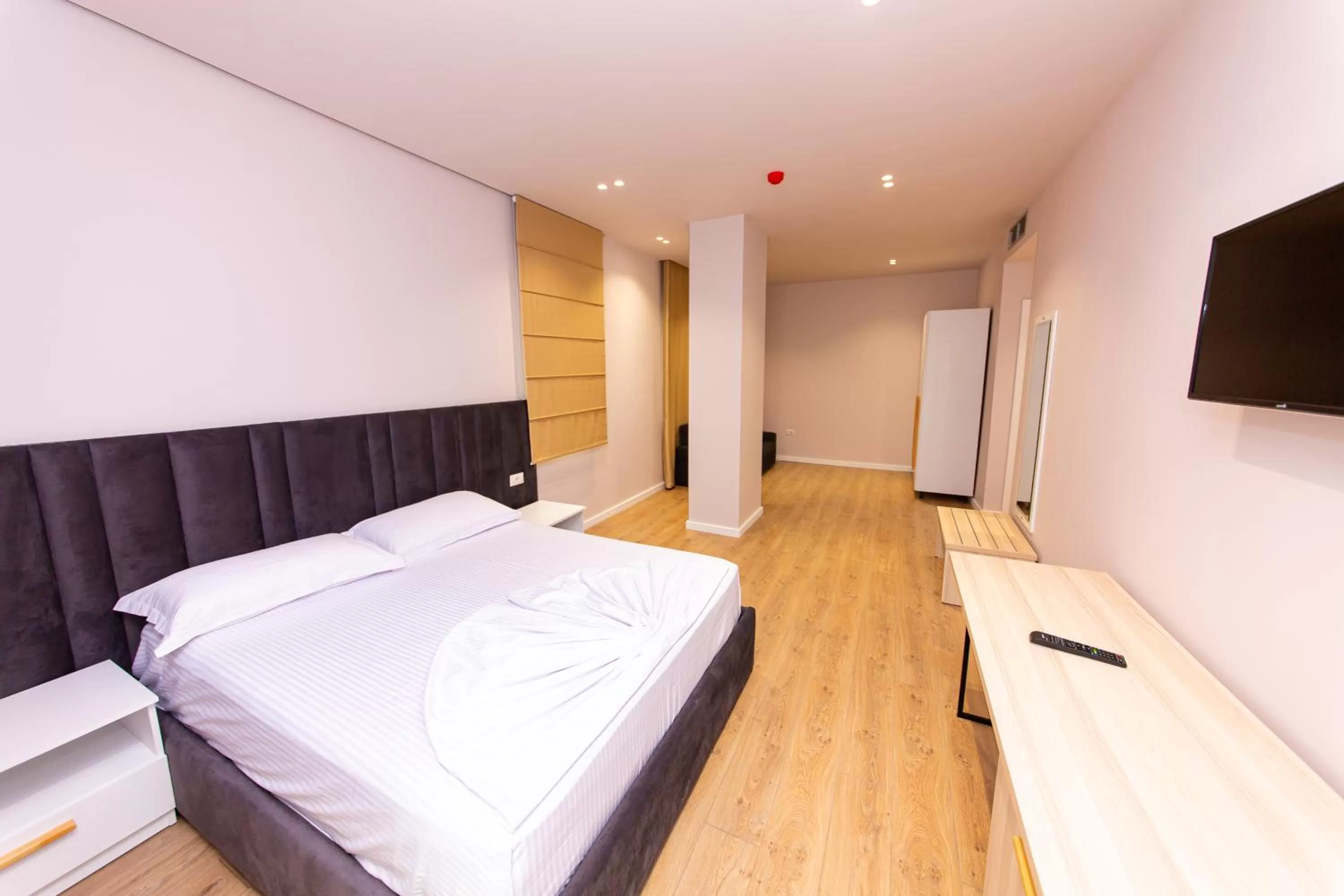 Photo of the whole room, Bed in Hotel Alion