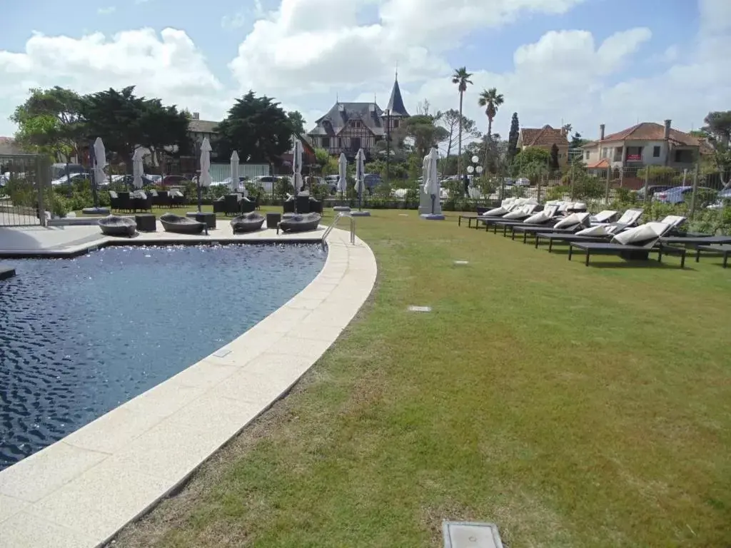 Swimming Pool in Sofitel Montevideo Casino Carrasco & Spa