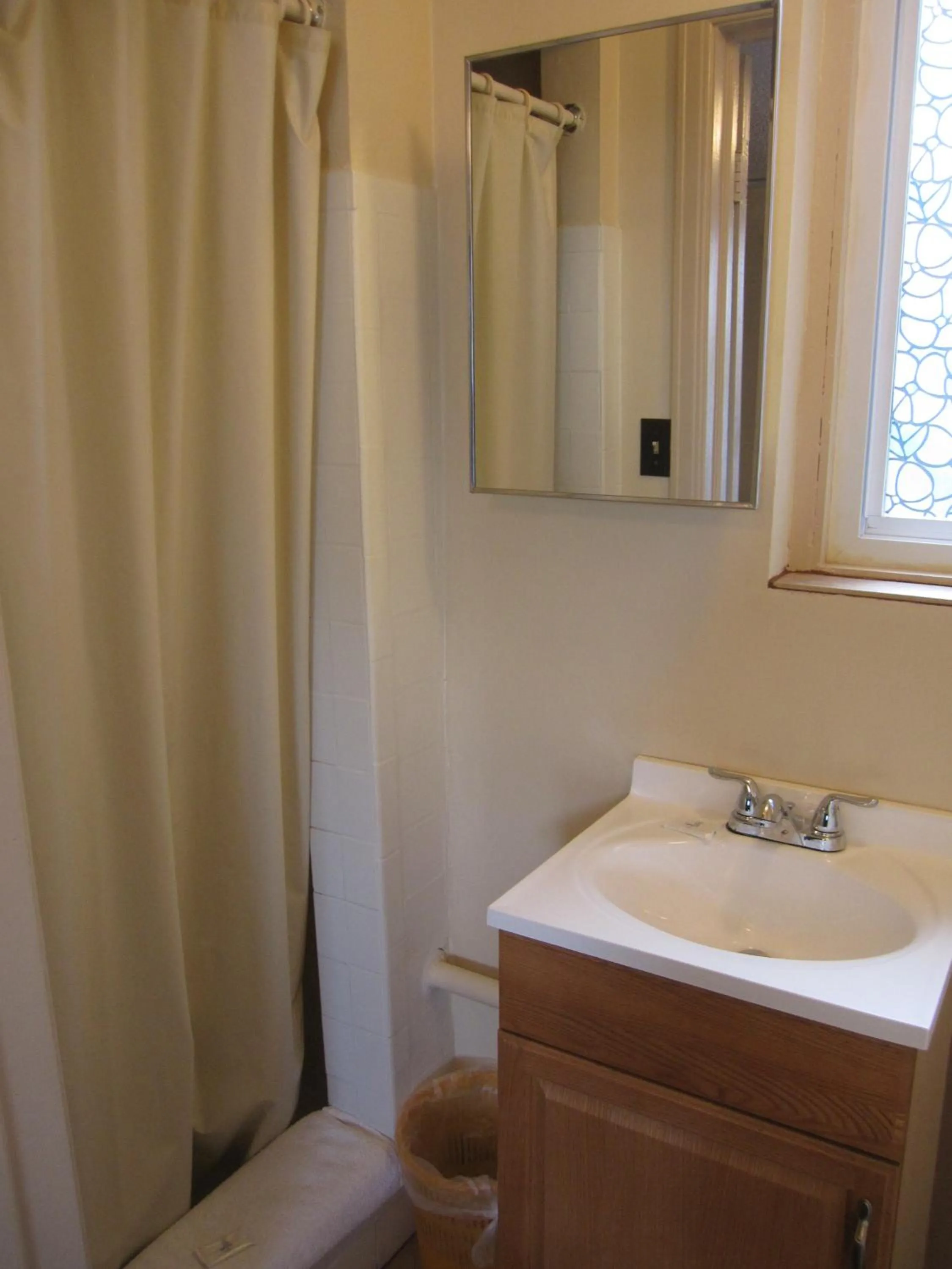 Bathroom in Swiss Cottage Inn