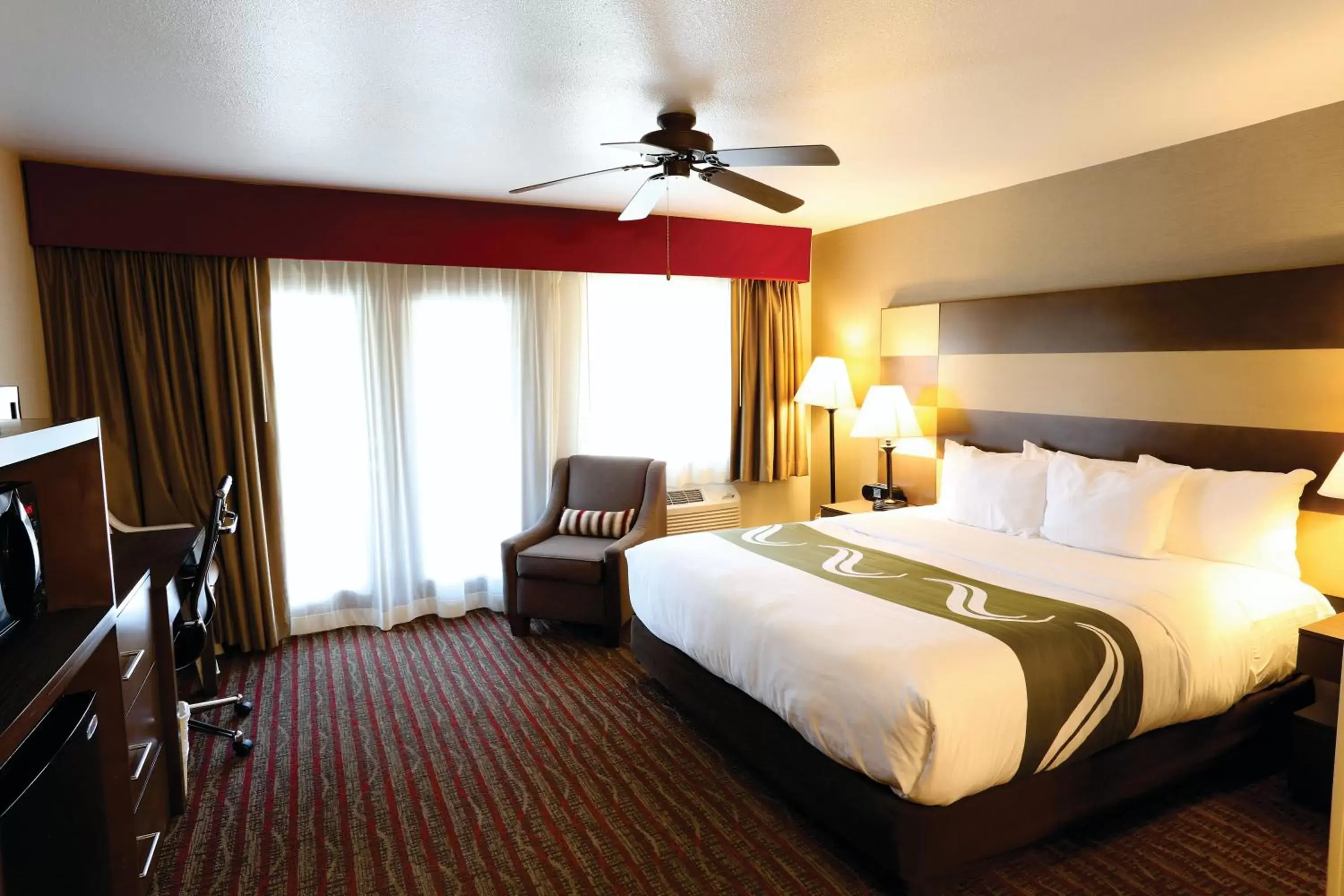 Photo of the whole room, Bed in Quality Inn near Rocky Mountain National Park