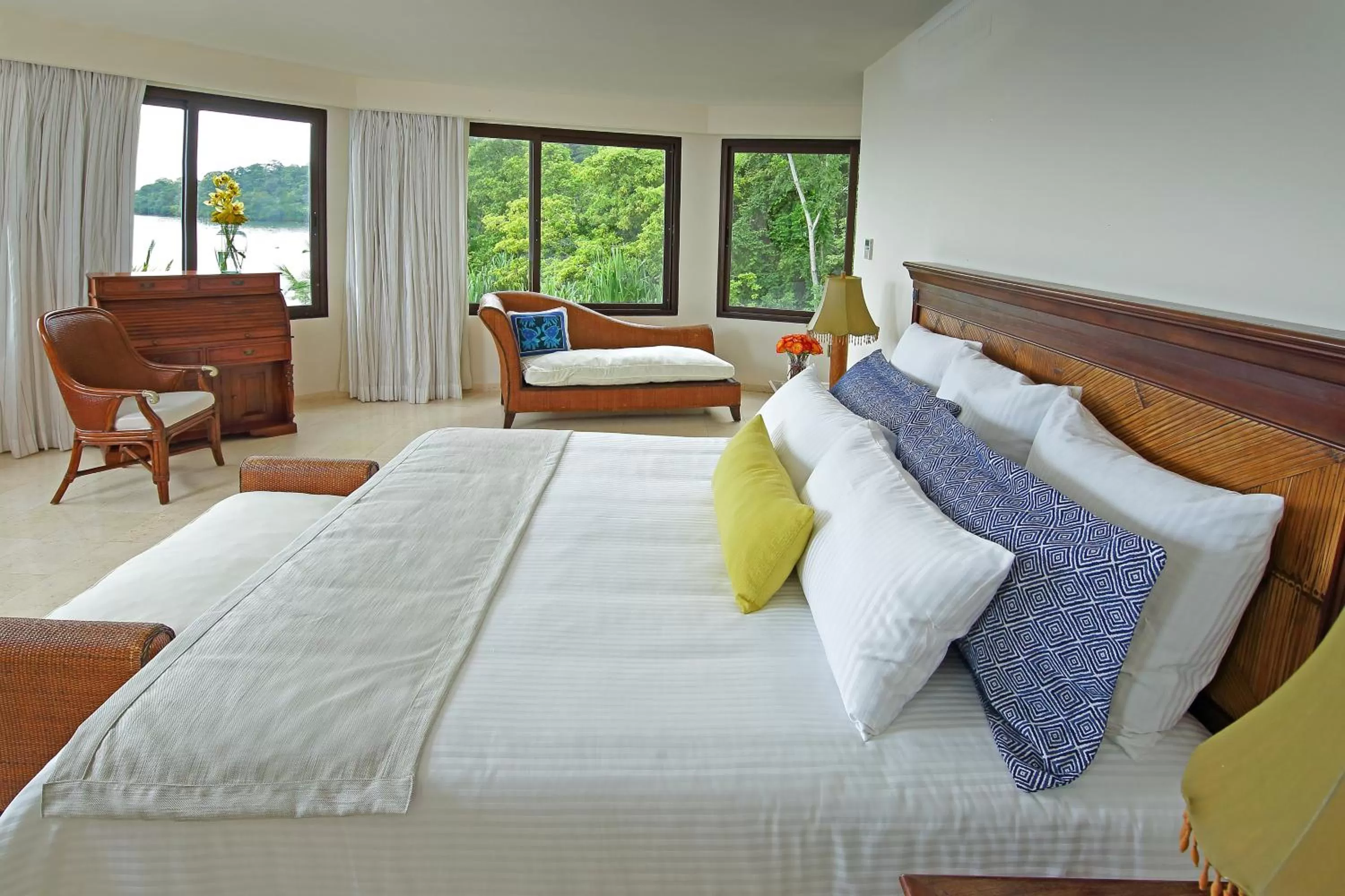 Bedroom, Bed in Dreams Playa Bonita All Inclusive