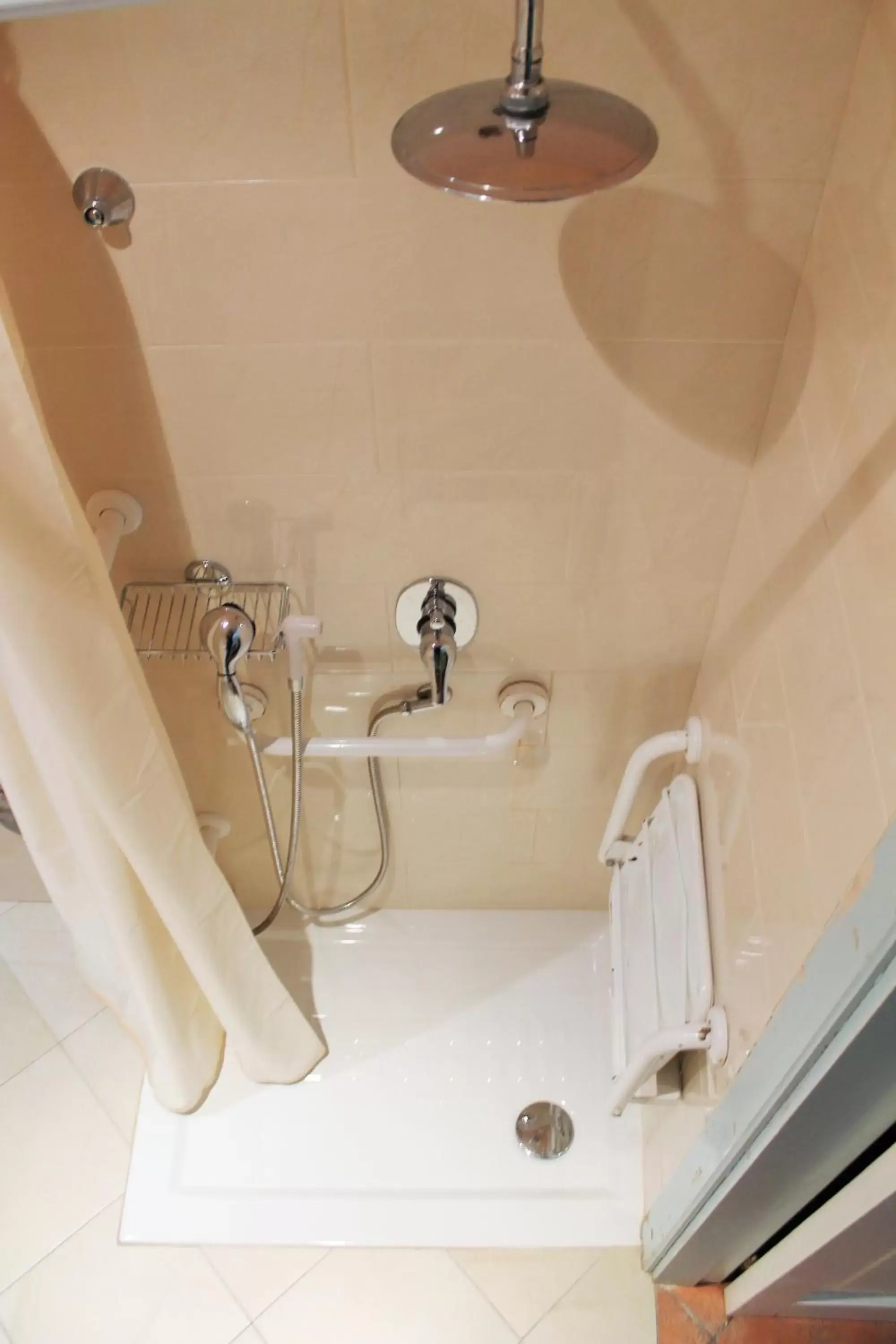 Shower, Bathroom in Hotel Mediterraneo