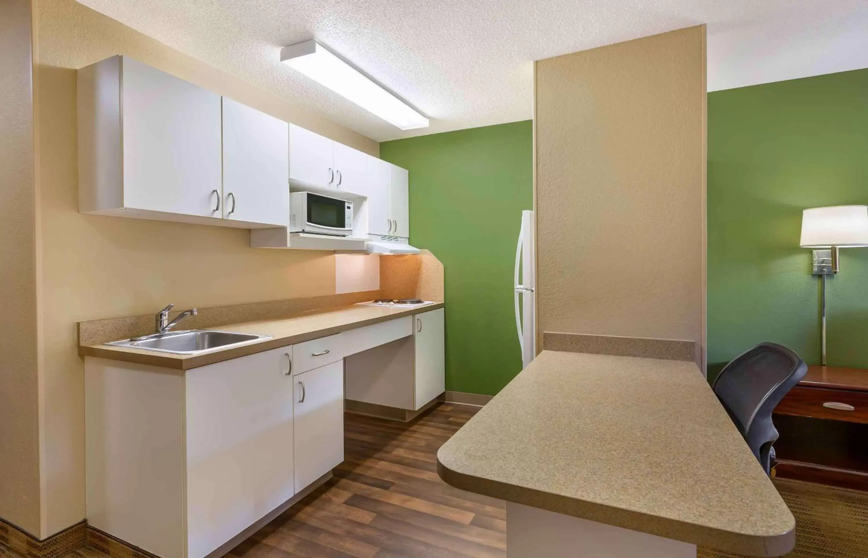 Bedroom, Kitchen/Kitchenette in Extended Stay America Suites - Akron - Copley - East