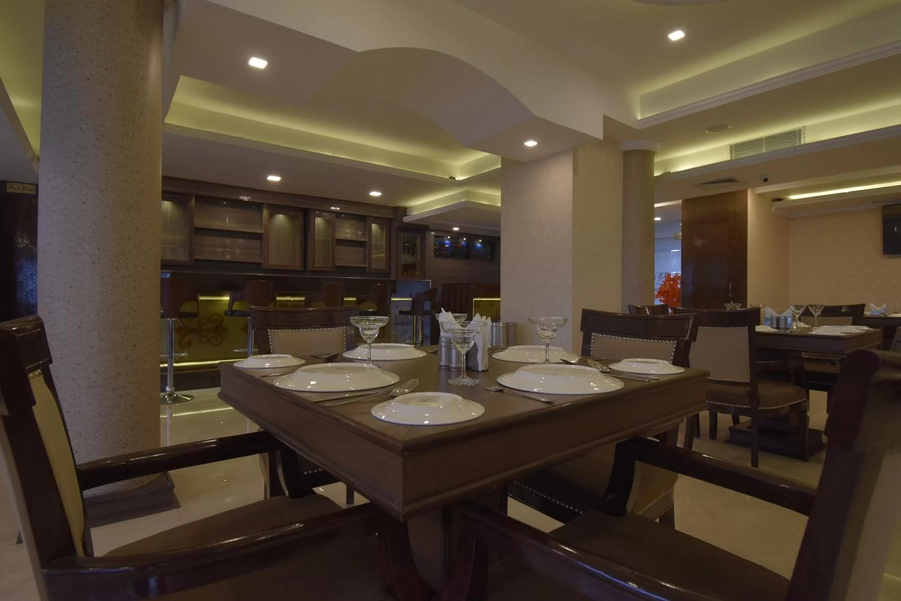 Restaurant/Places to Eat in The Royal Castle AC Centralized