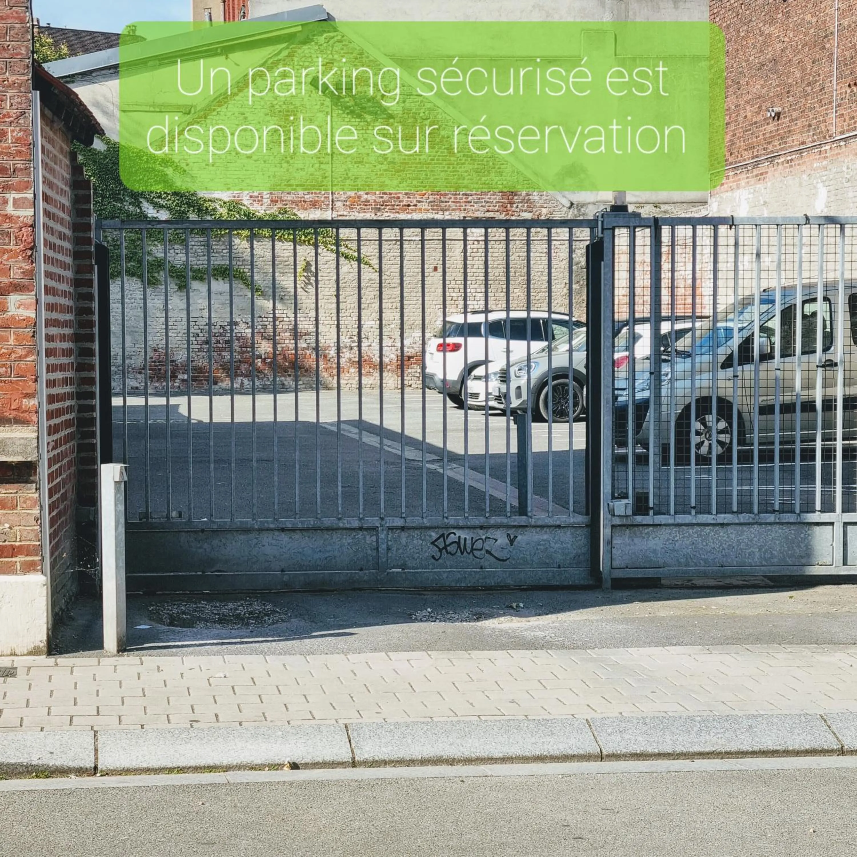 Parking in Le Clémenceau Hôtel et Appart 'hôtel "Gare Sncf" centre ville