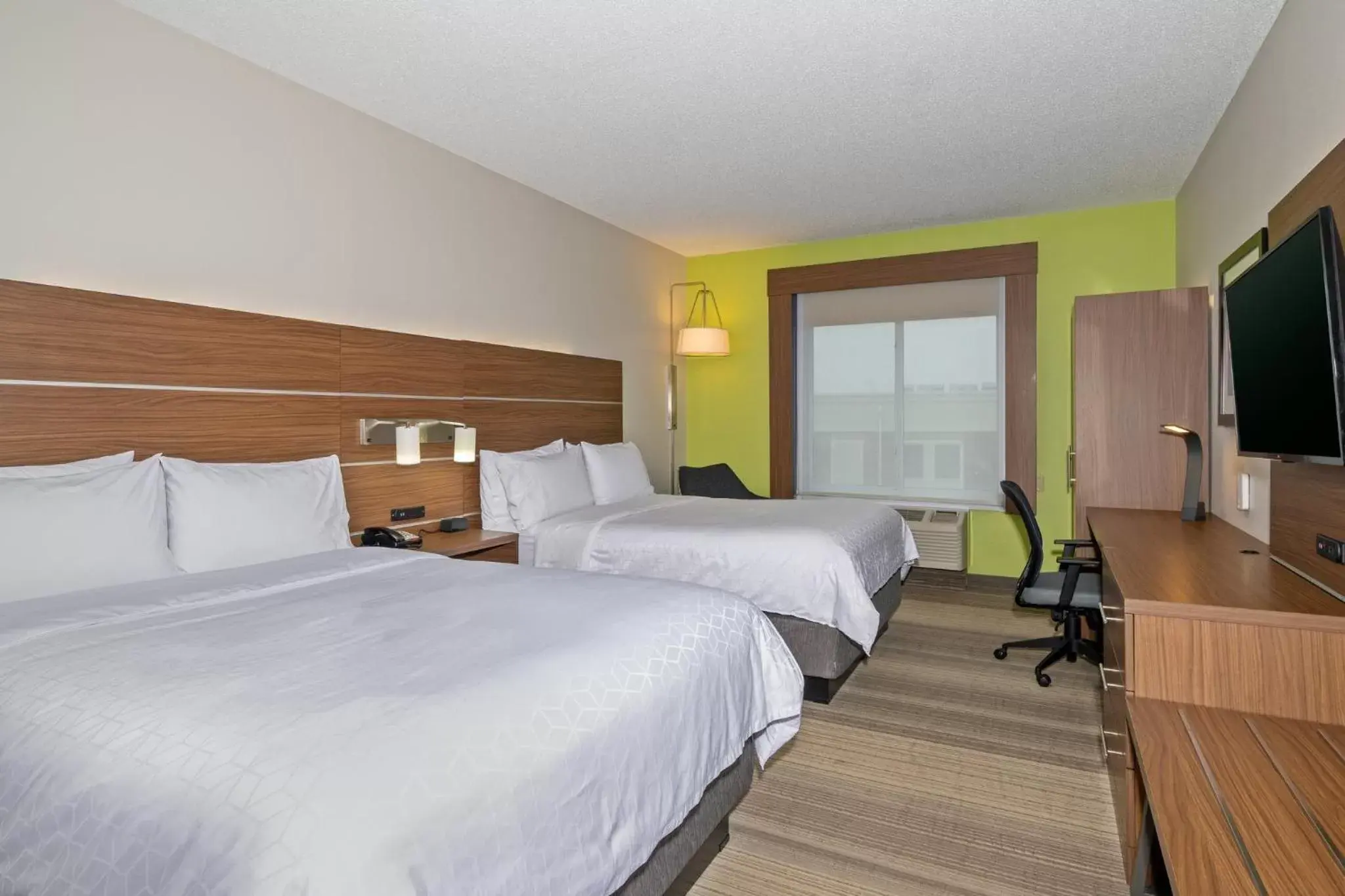 Photo of the whole room in Holiday Inn Express Hotel & Suites Woodbridge, an IHG Hotel