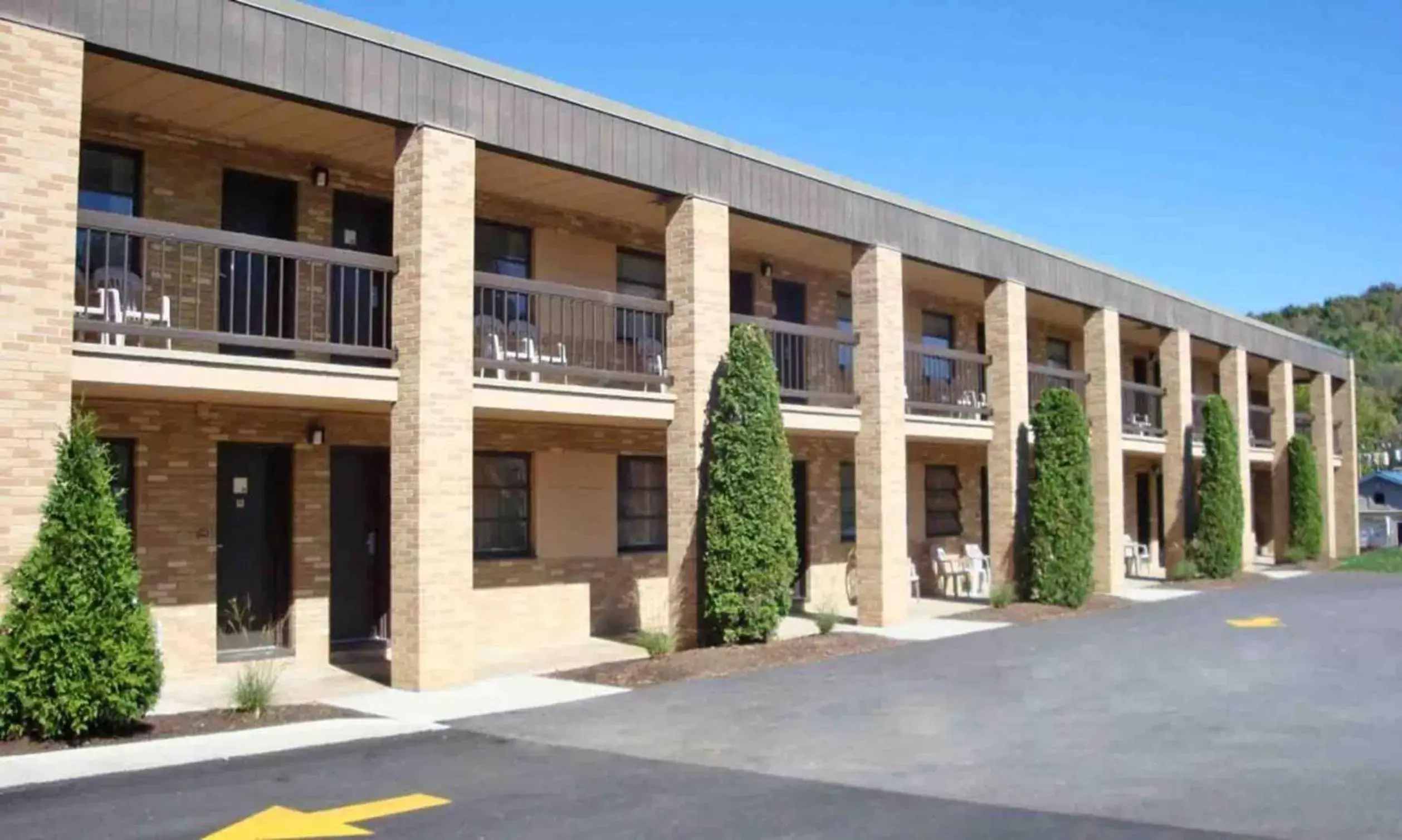 Facade/entrance, Property Building in Penn Wells Lodge