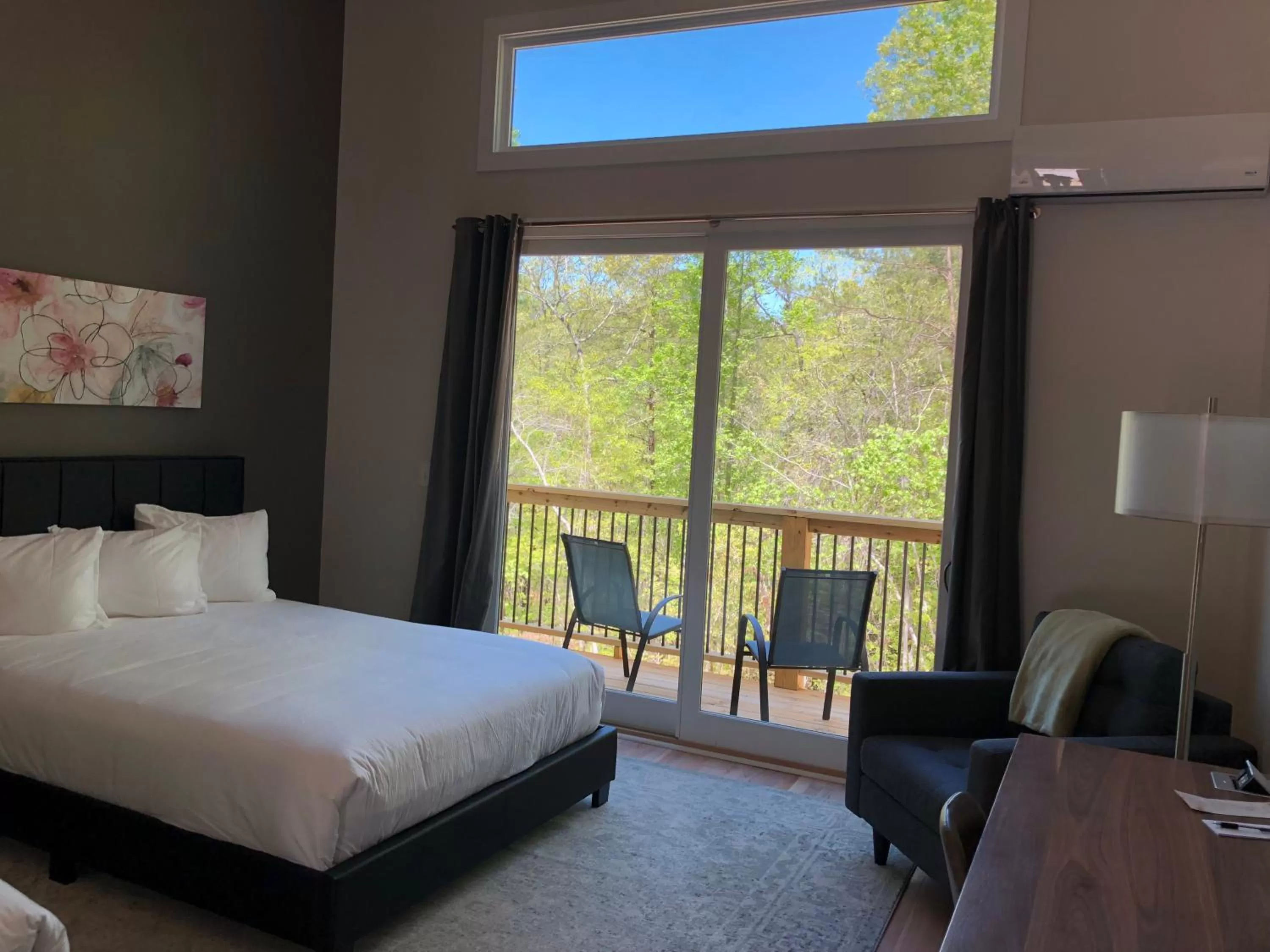 Bed in The Limelight Inn