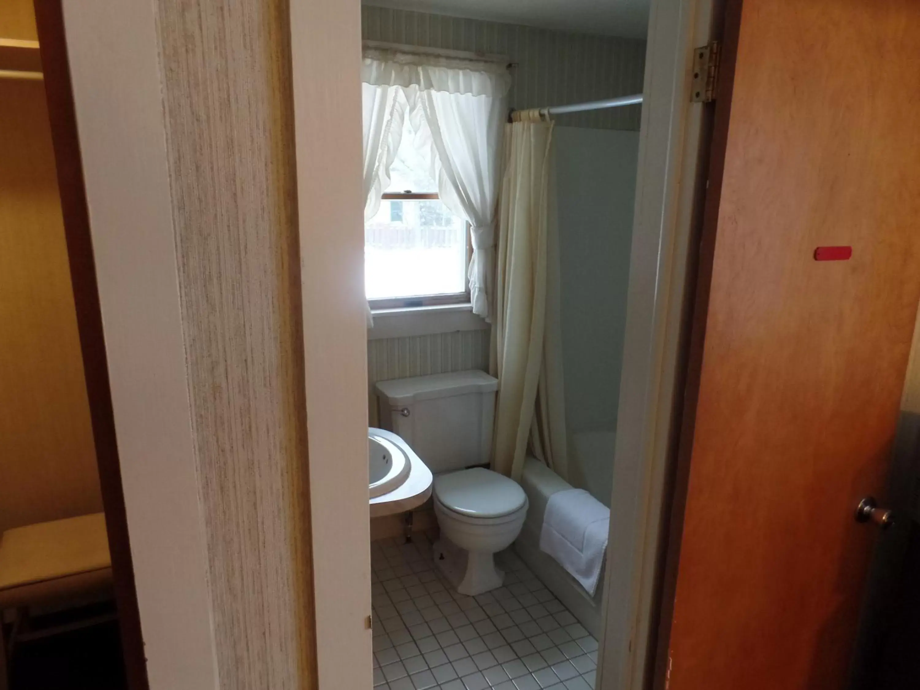 Bathroom in Maple Leaf Inn Lake Placid