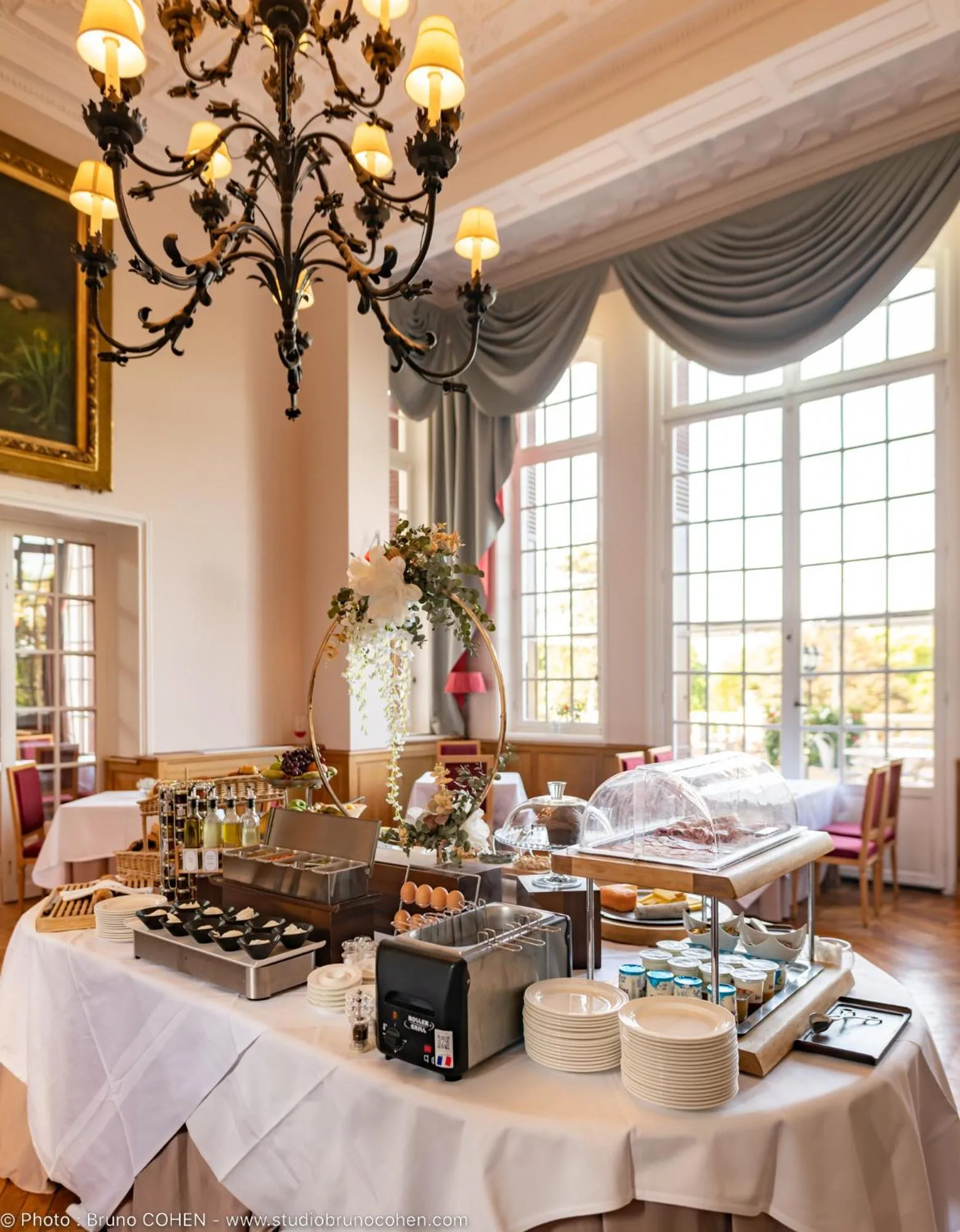 Buffet breakfast in Le Château de la Tour