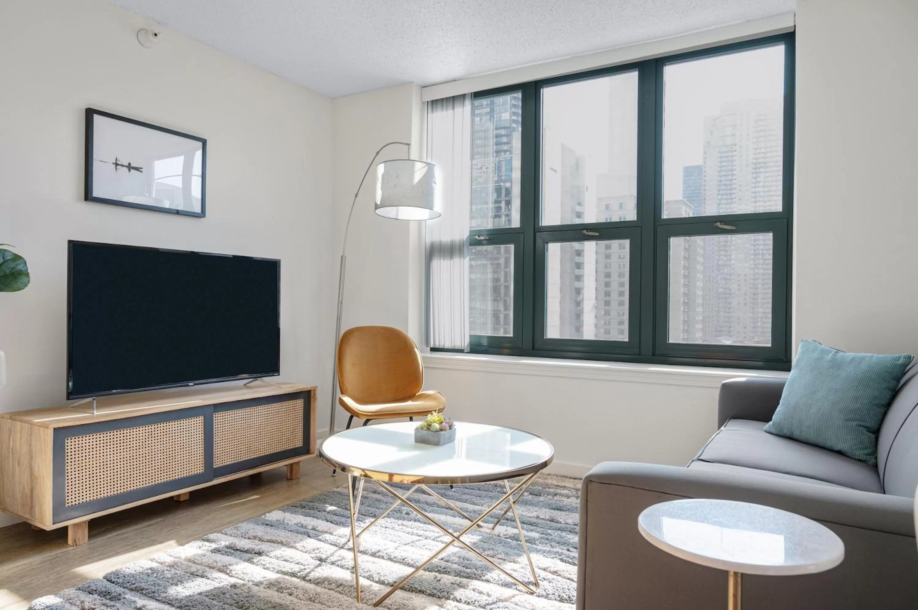 Queen Studio in Kasa Magnificent Mile Chicago