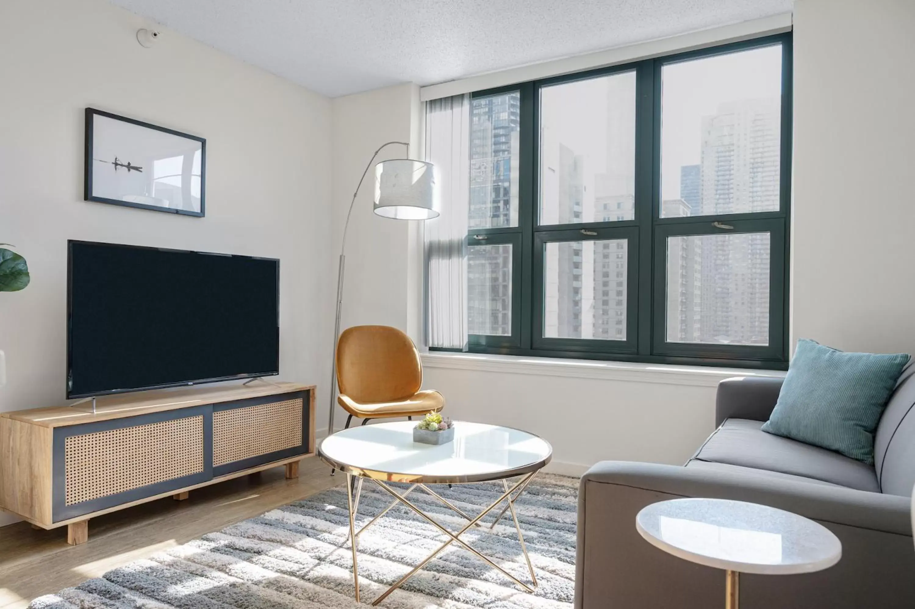 Queen Studio in Kasa Magnificent Mile Chicago Queen Studio in Kasa Magnificent Mile Chicago