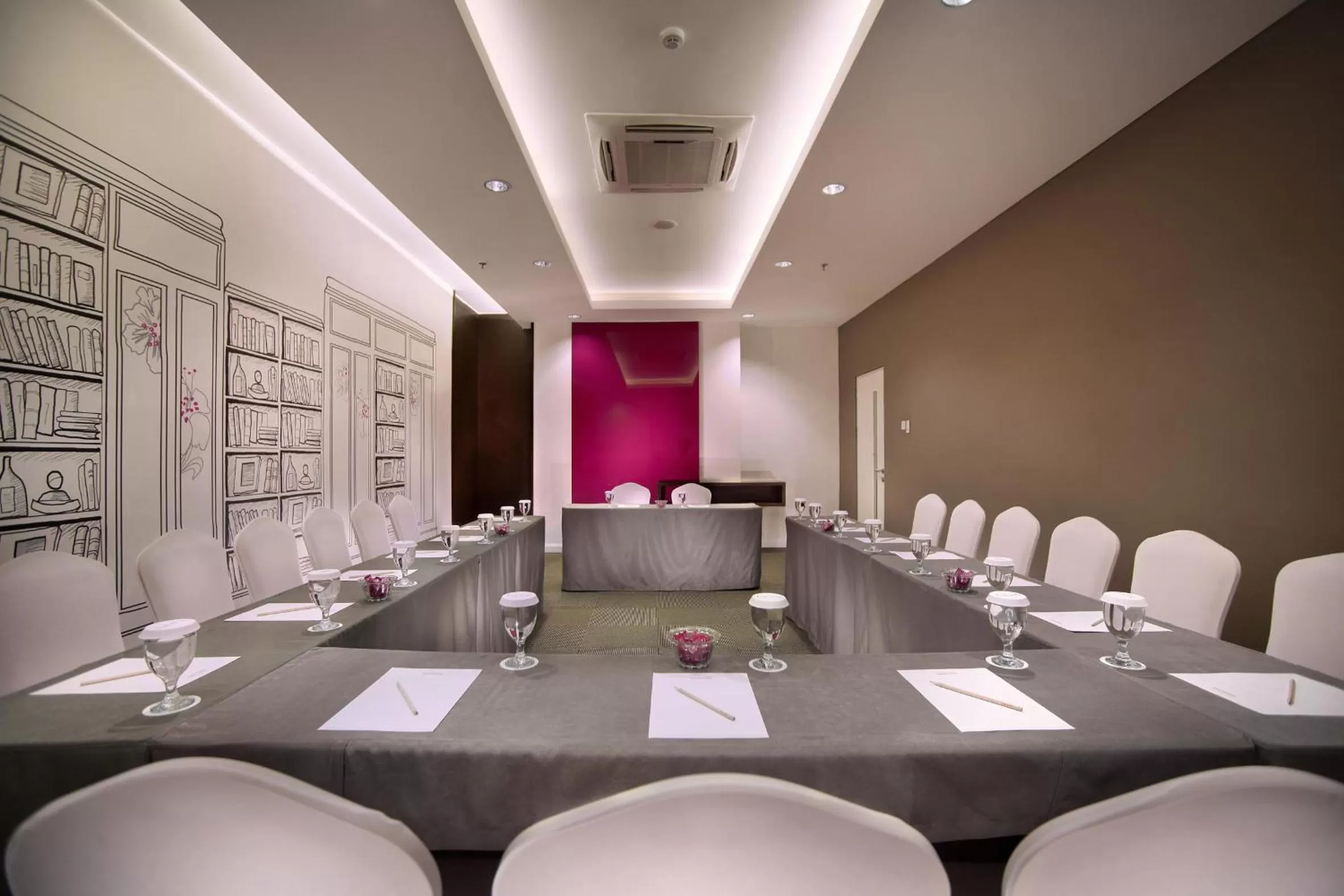 Business facilities in favehotel Melawai