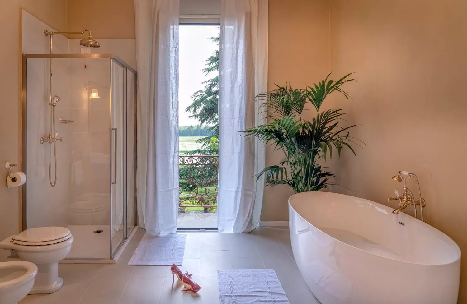 Bathroom in Palazzo Cavagna Sangiuliani