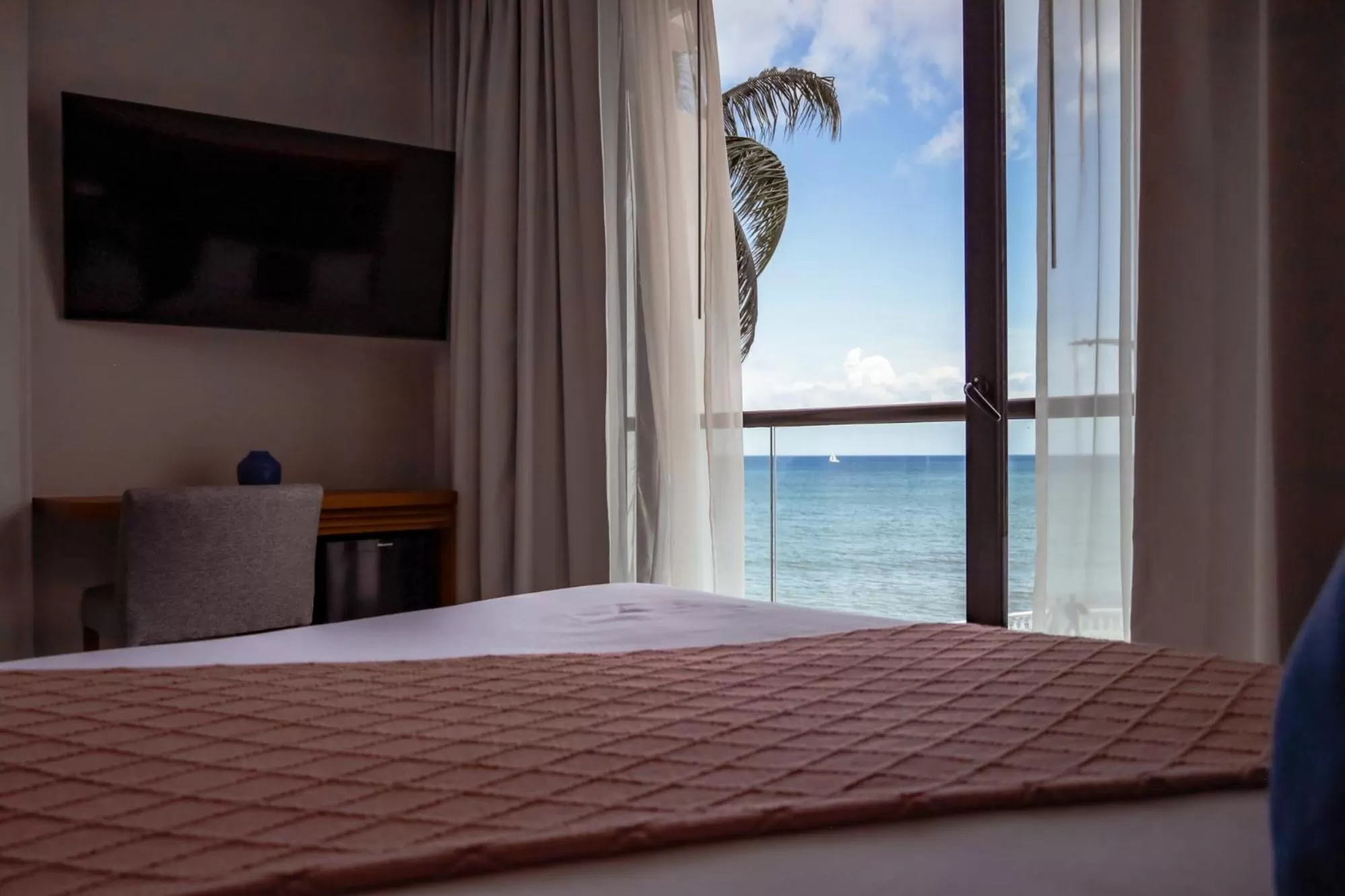 View (from property/room), Bed in Hotel Puerto Libre