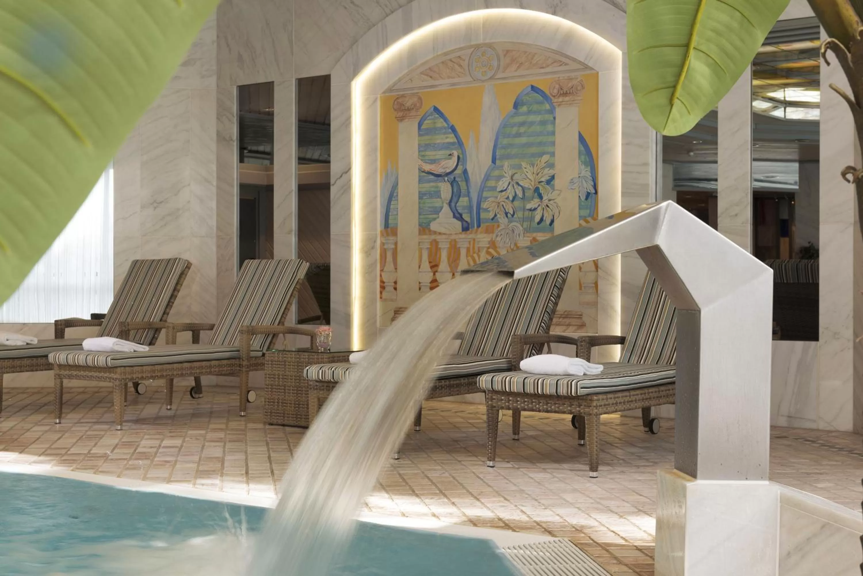 Swimming pool in Maritim Hotel Ulm