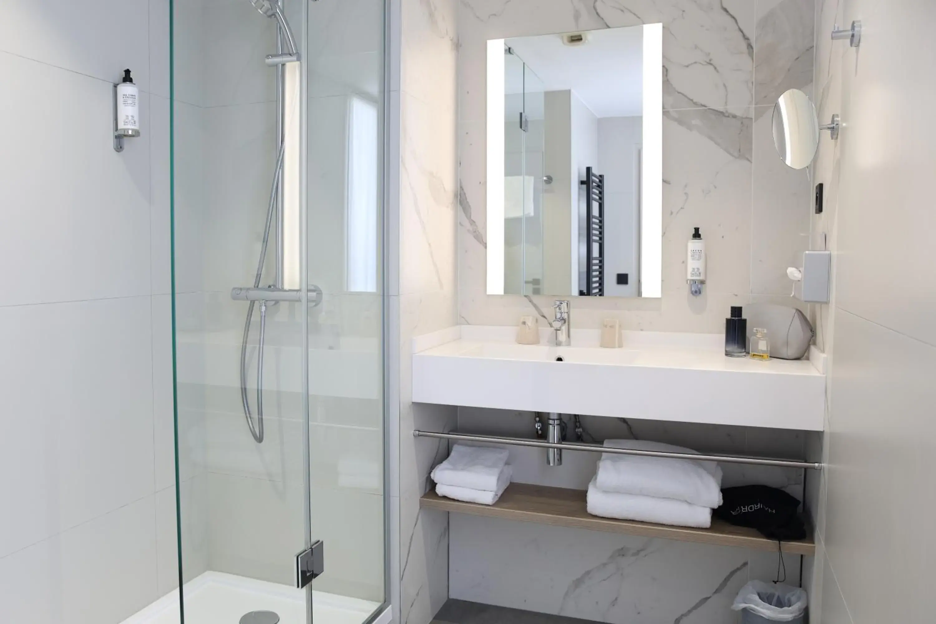 Shower, Bathroom in Best Western Hotel du Pont Wilson