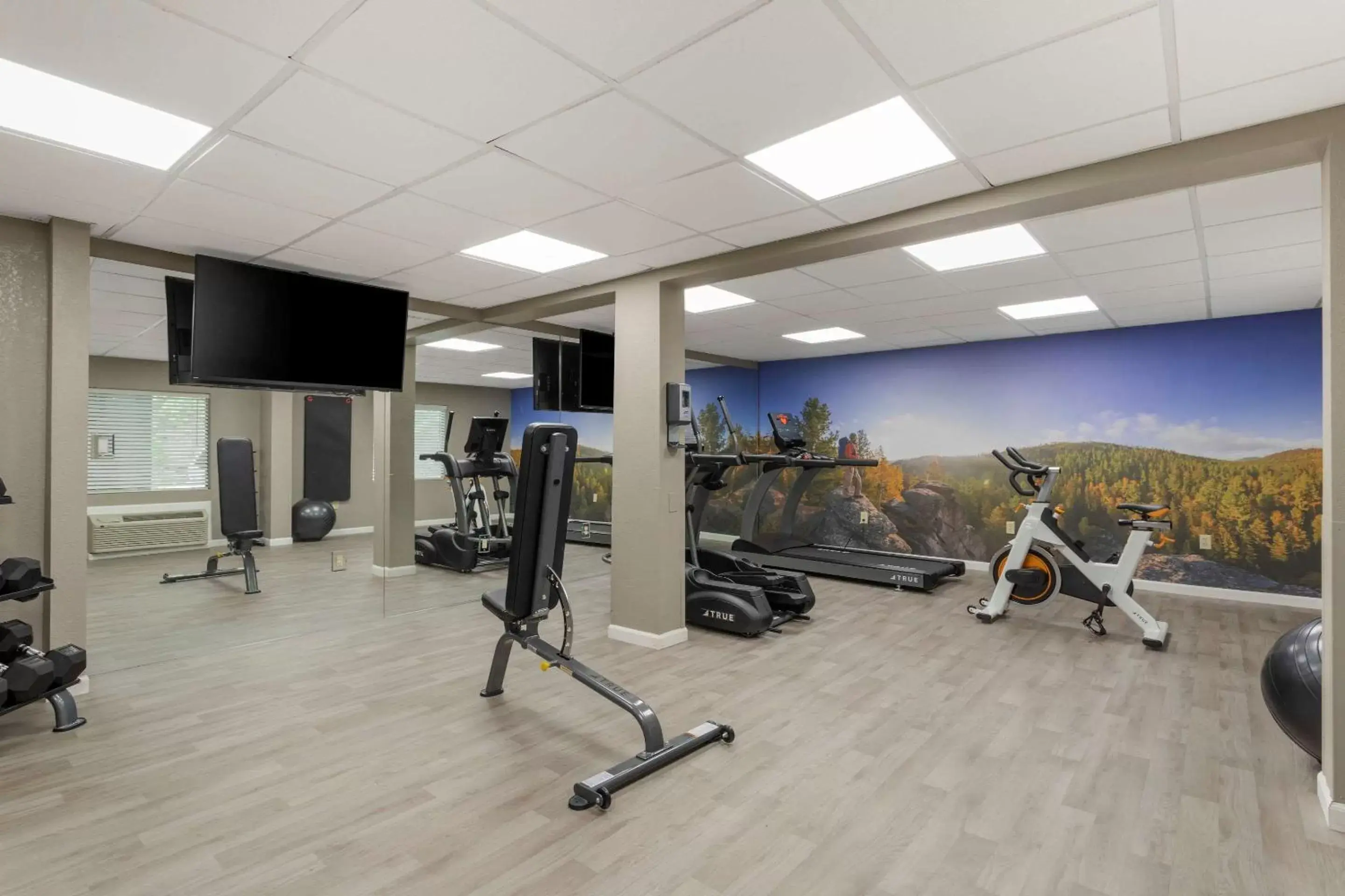 Fitness centre/facilities in Clarion Pointe Kimball By Choice Hotels Fitness centre/facilities in Clarion Pointe Kimball By Choice Hotels