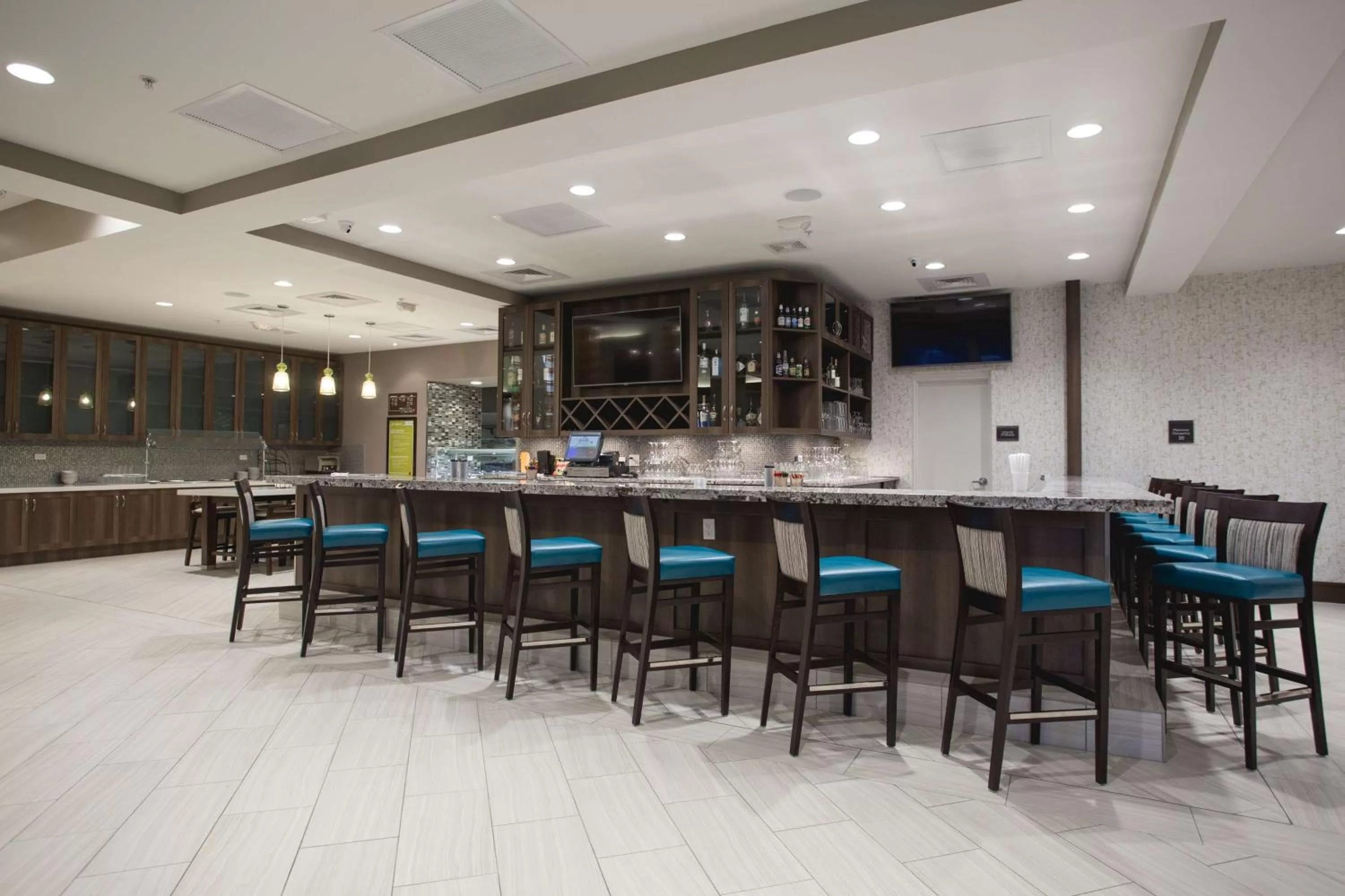 Restaurant/places to eat in Hilton Garden Inn Bolingbrook I-55