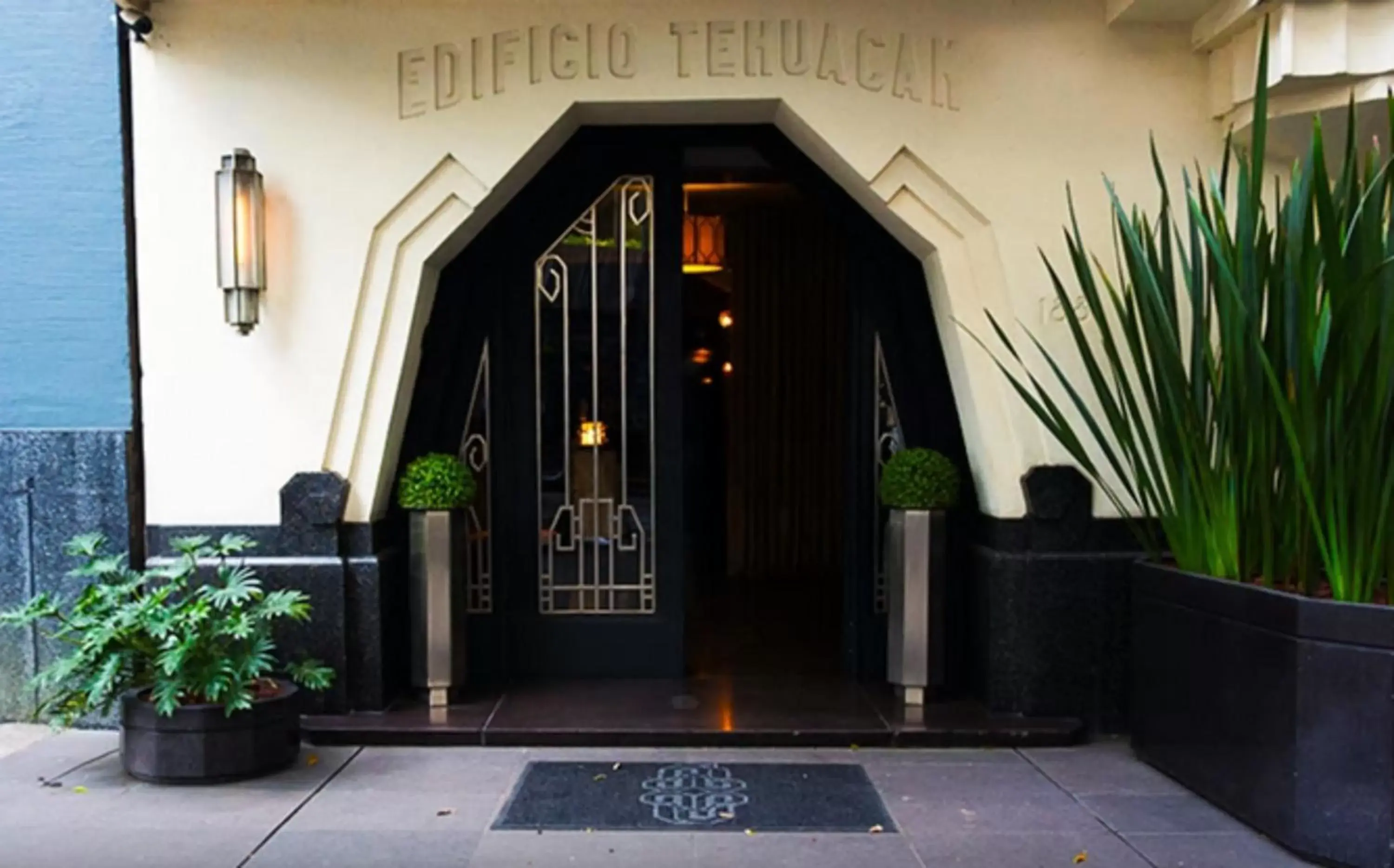 Facade/entrance in Hippodrome Hotel Condesa