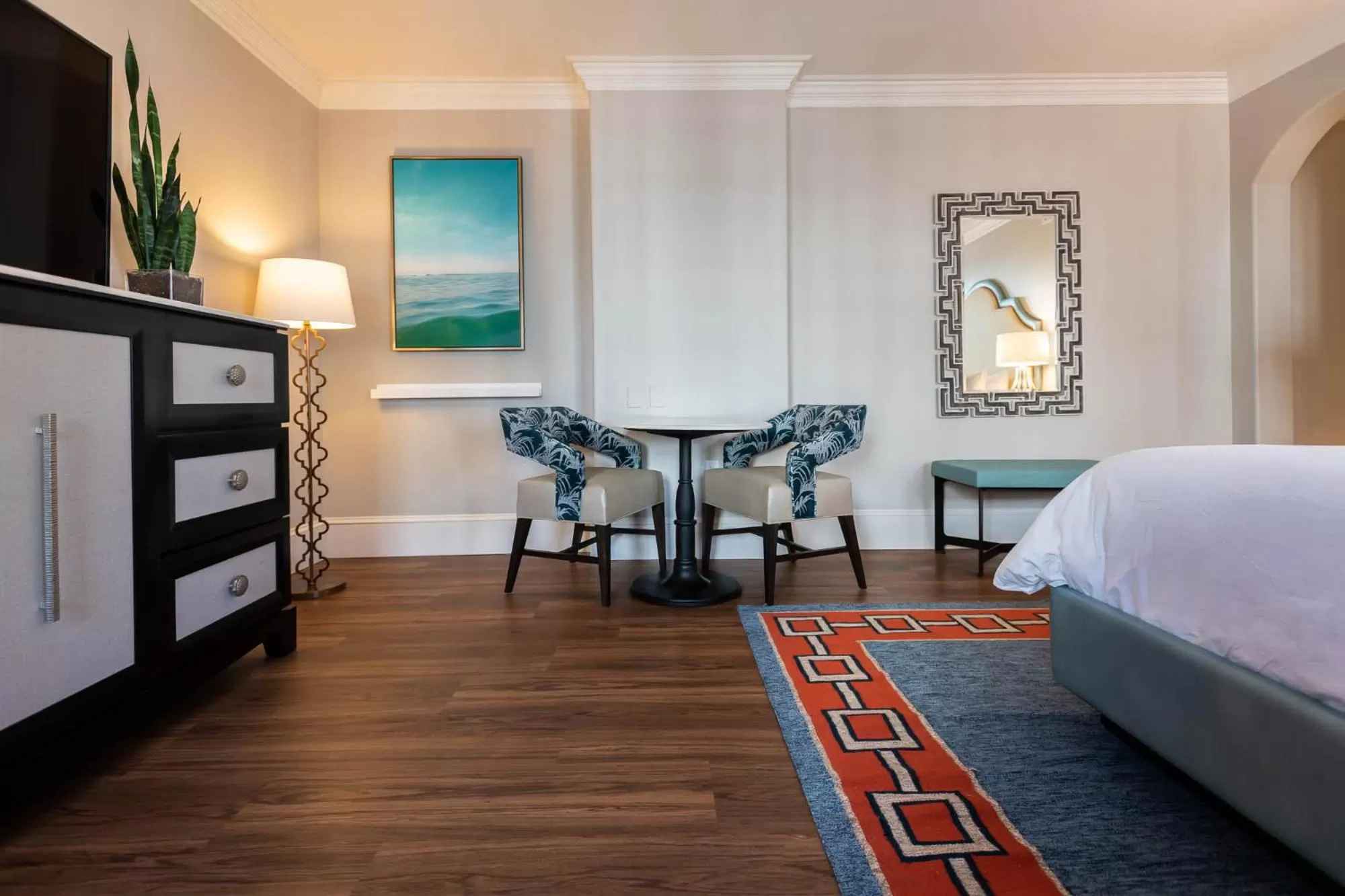 Seating area, Bed in The Pearl Hotel