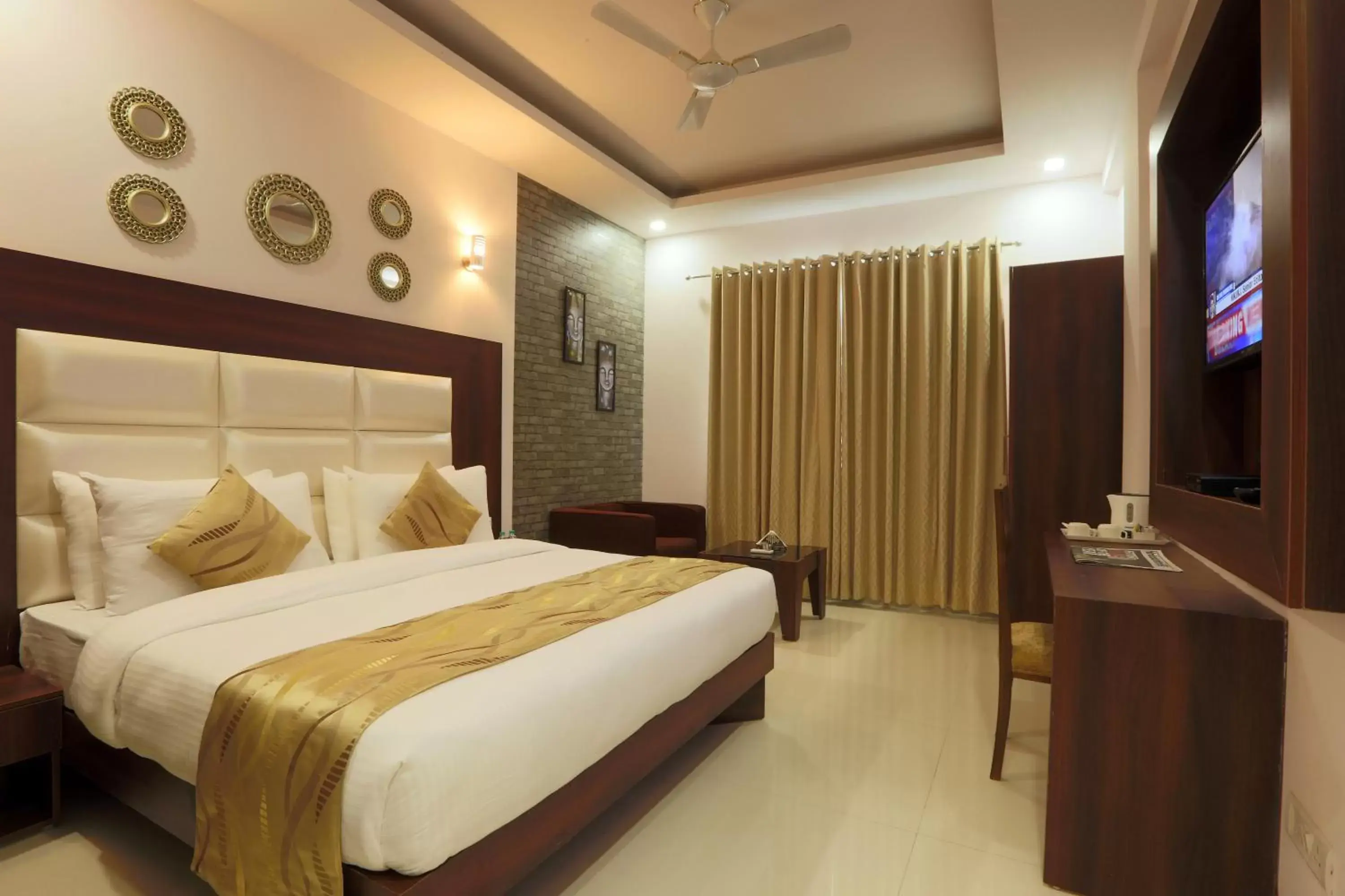 Bed in Hotel Arch - Near Aerocity New Delhi