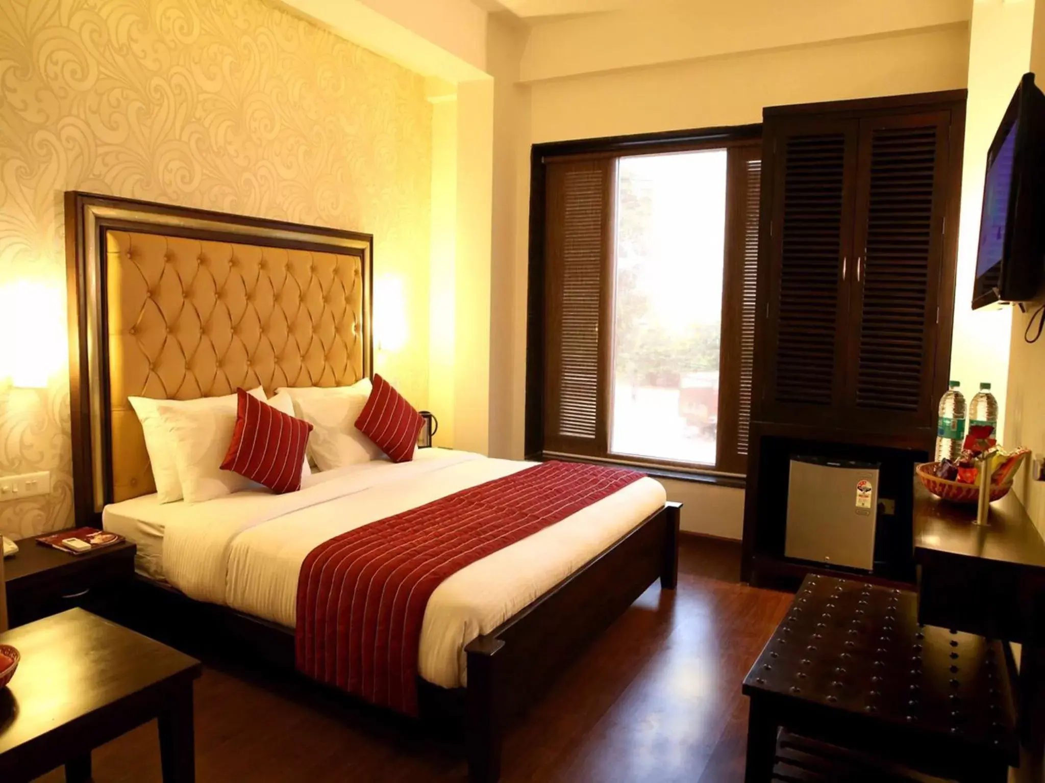 cot, Bed in Hotel Taj Villa- Agra