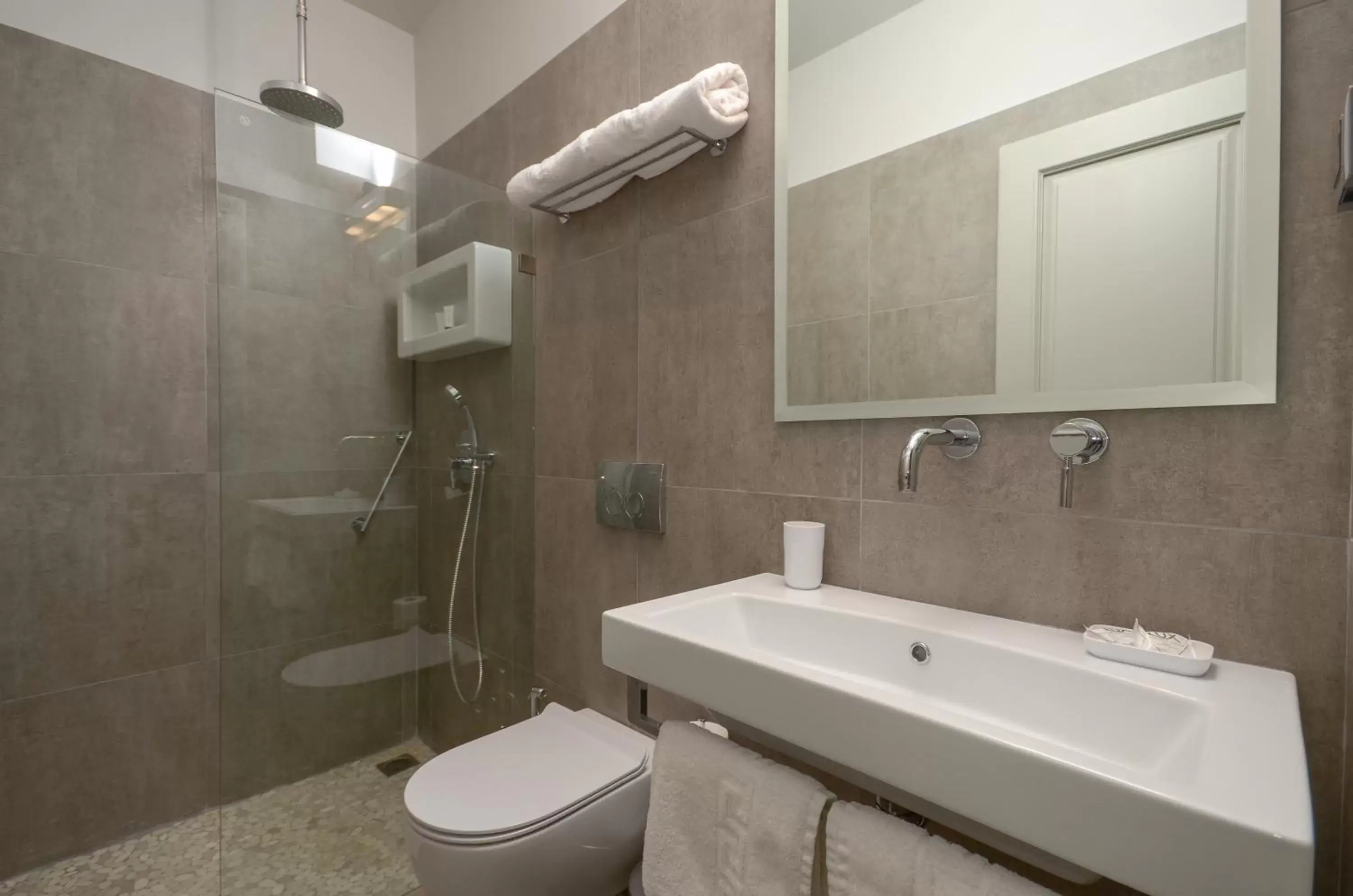 Shower, Bathroom in Hotel Grotta