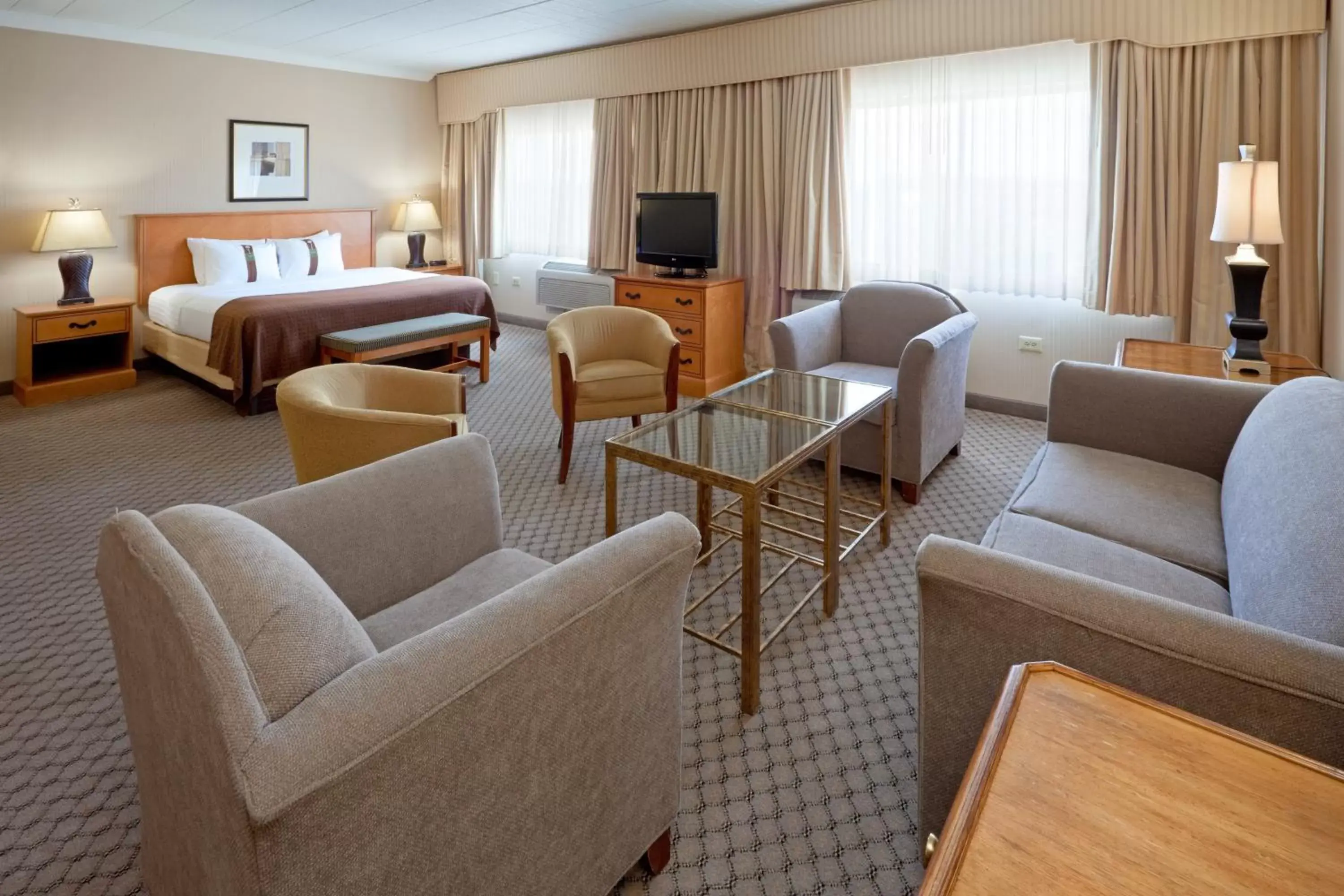 Bedroom, Seating Area in Holiday Inn Philadelphia South-Swedesboro, an IHG Hotel