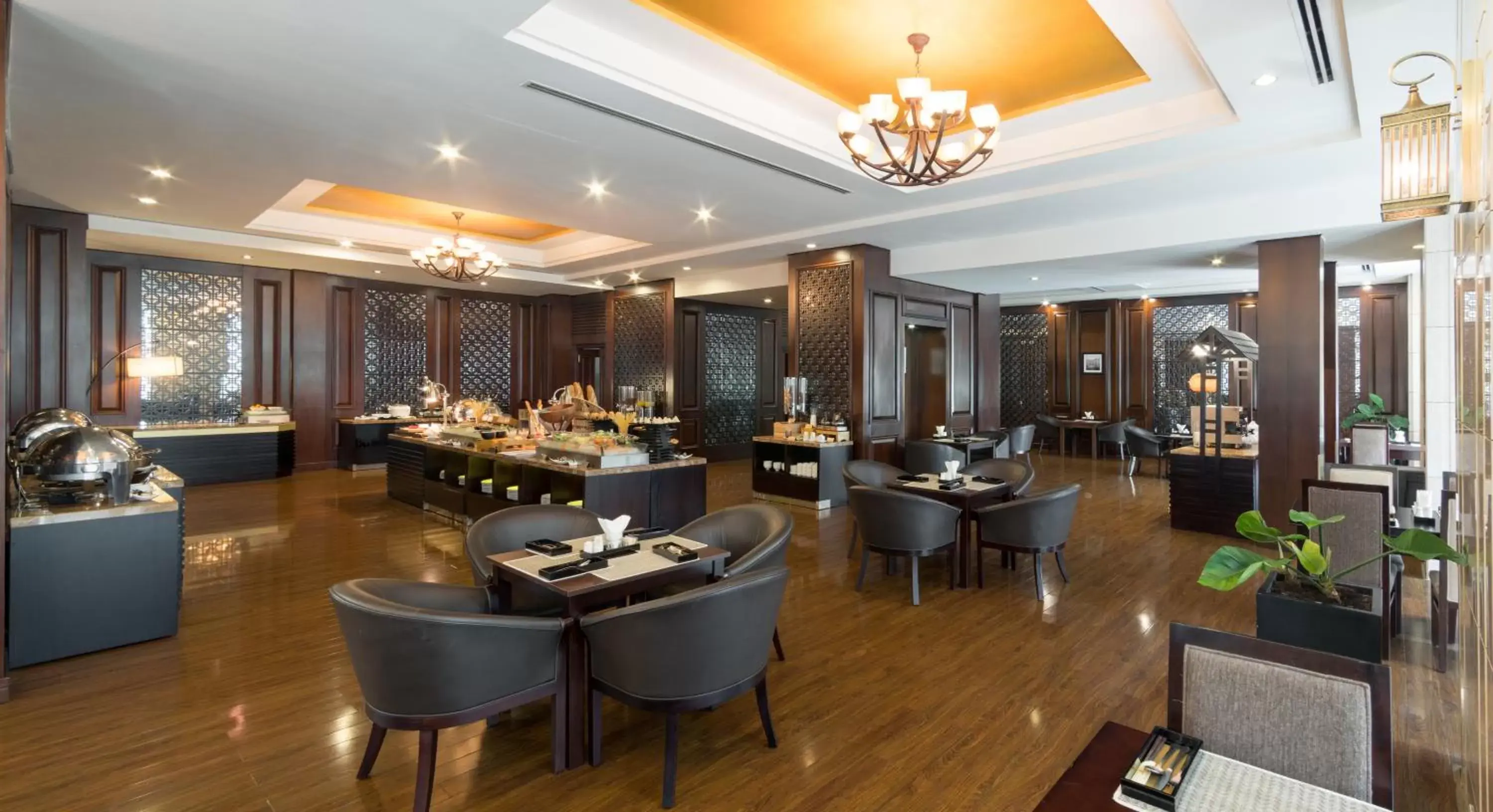 Restaurant/Places to Eat in Nhat Ha L’Opera Hotel