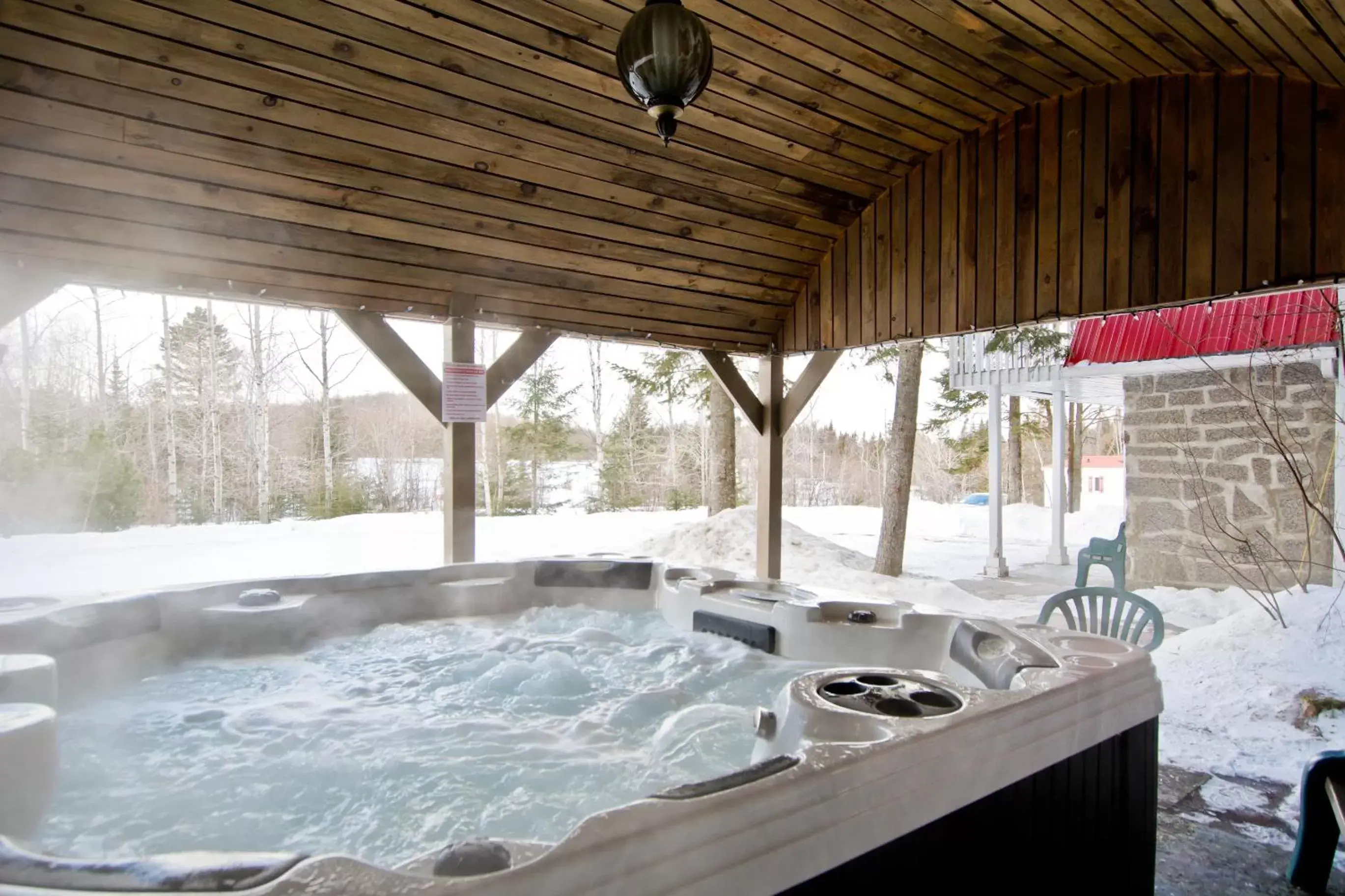 Winter in Camping Chalets Spas Pignons Rouges