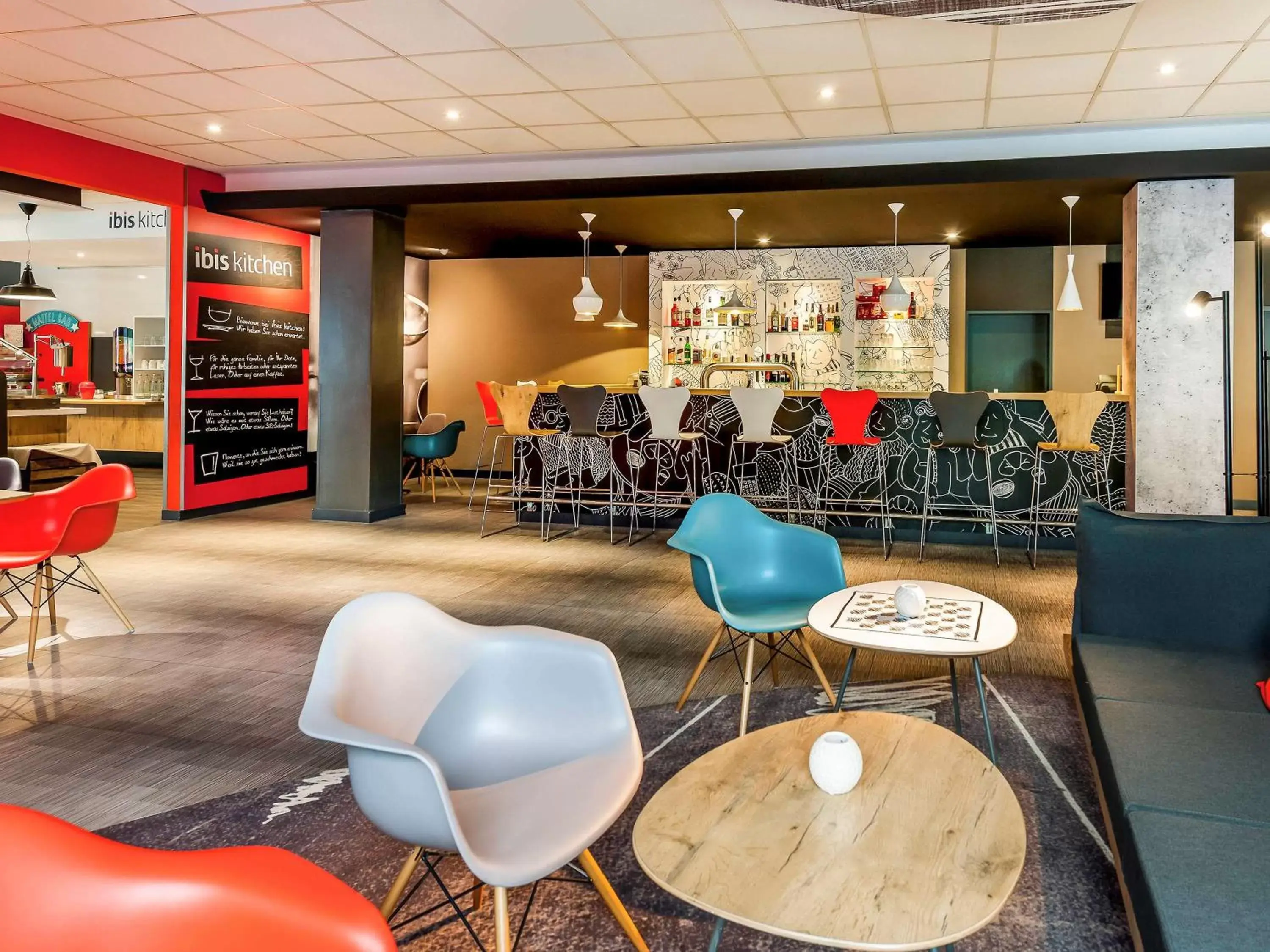 Lounge or bar in ibis Hotel Frankfurt Airport
