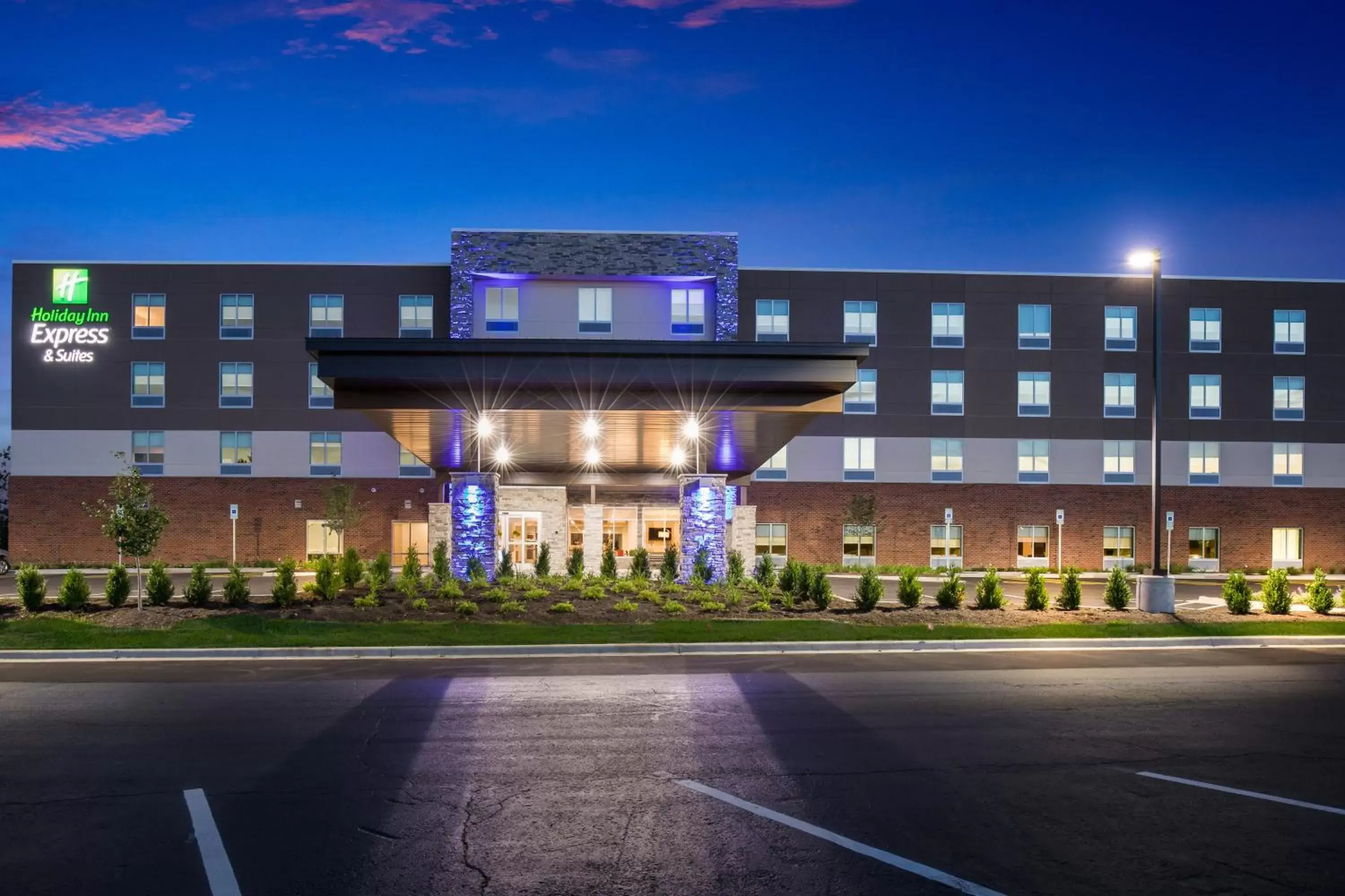 Property Building in Holiday Inn Express & Suites Chicago - Hoffman Estates, an IHG Hotel