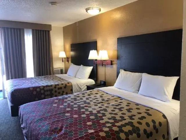 Bed in Rodeway Inn Flagstaff-Downtown