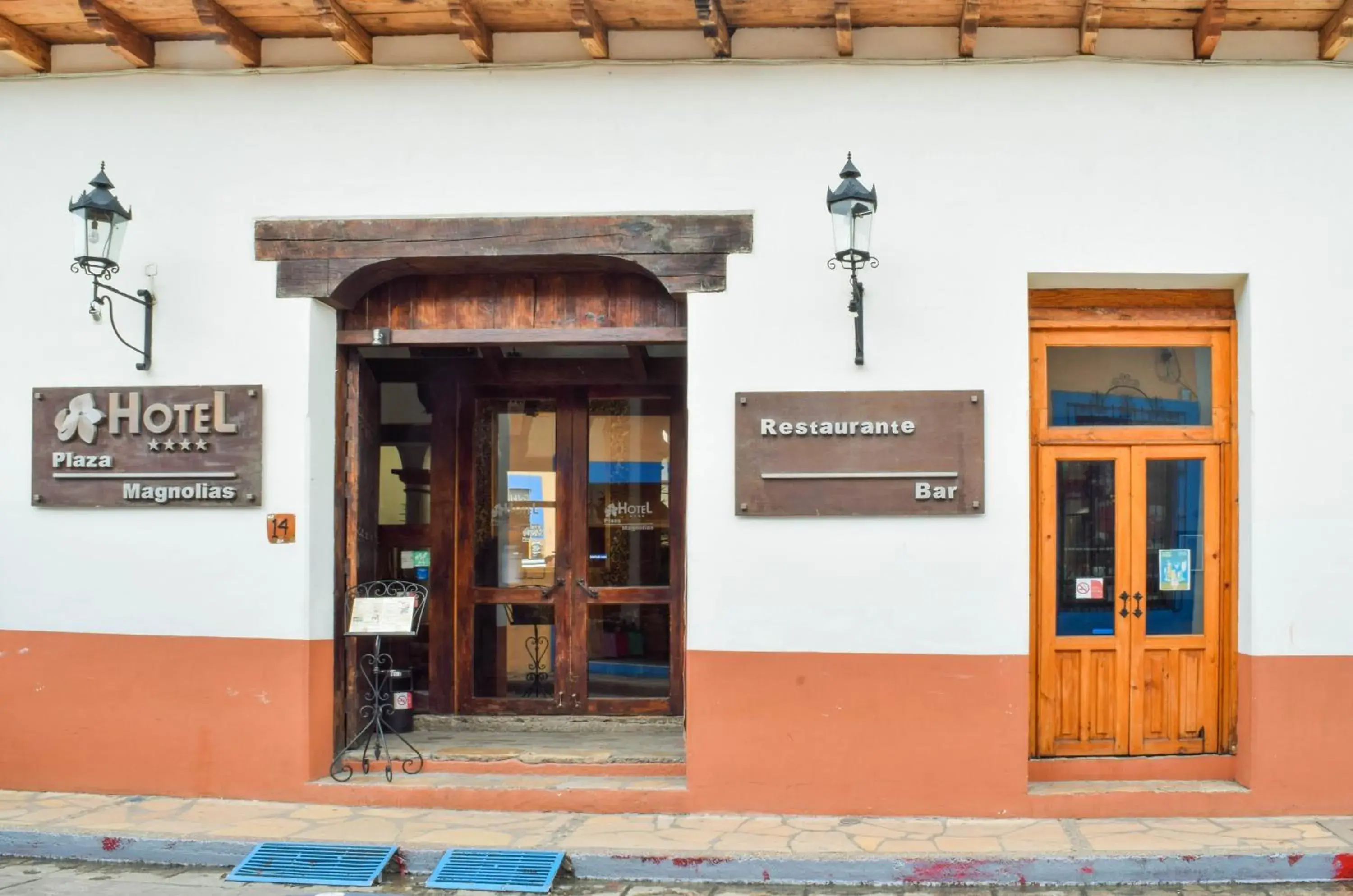 Facade/entrance in Plaza Magnolias