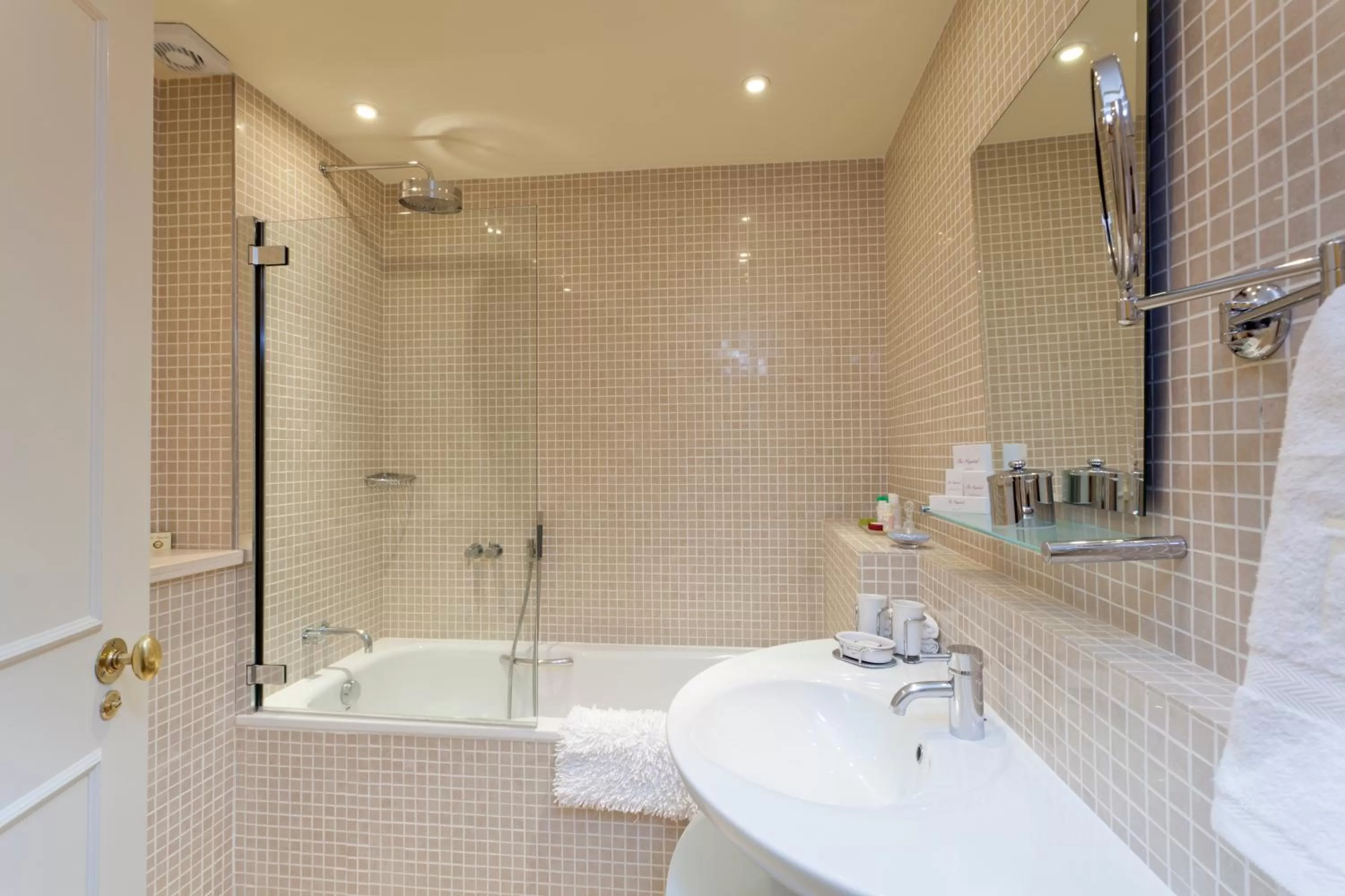 Shower in The Capital Hotel, Apartments & Townhouse - Small Luxury Hotels of The World