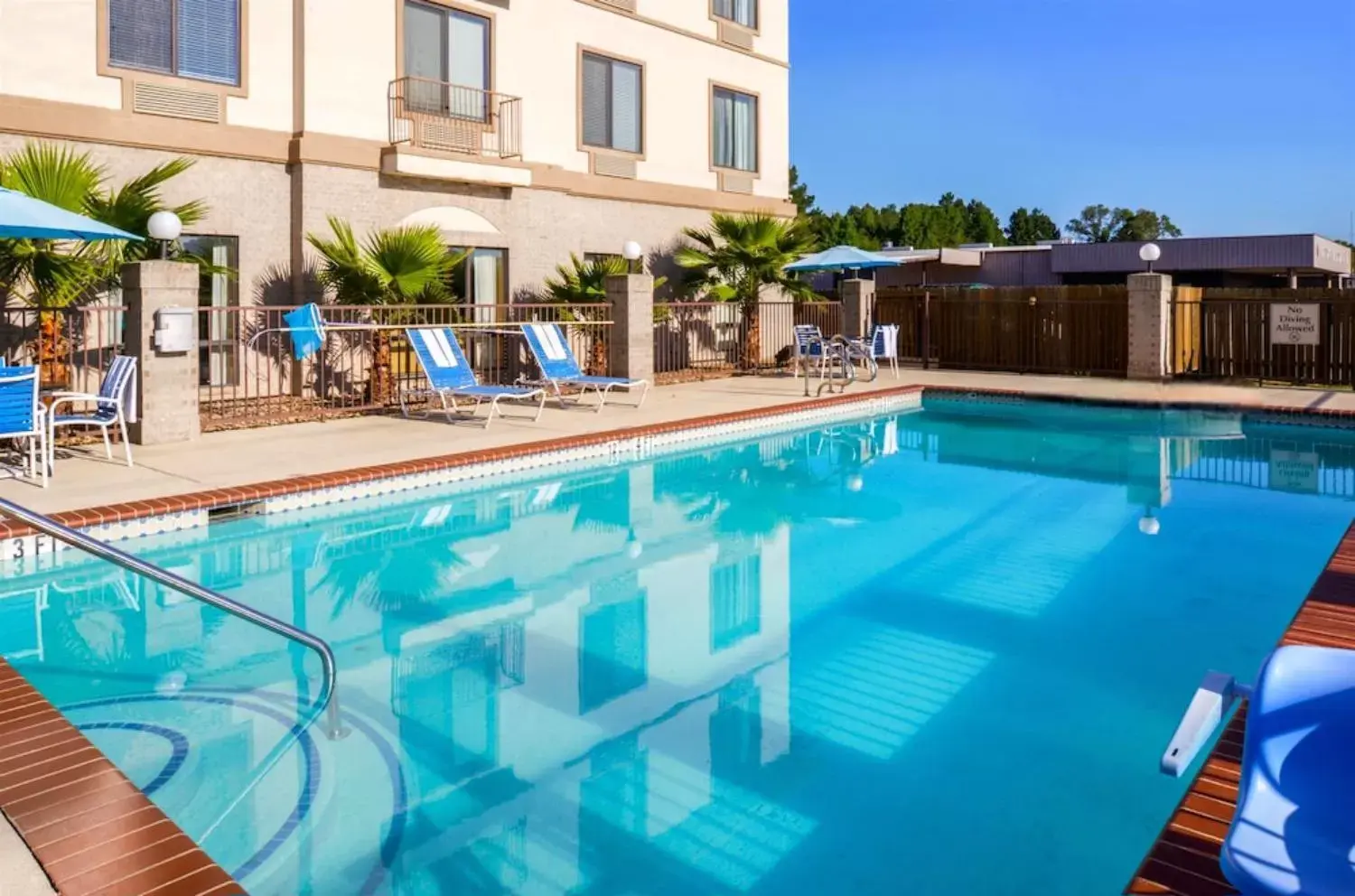 Swimming Pool in Americas Best Value Inn & Suites-Livingston