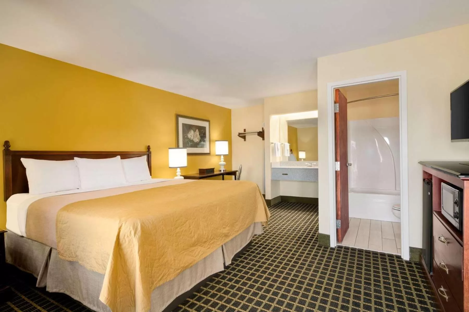 Bedroom, Bed in Travelodge by Wyndham Unadilla