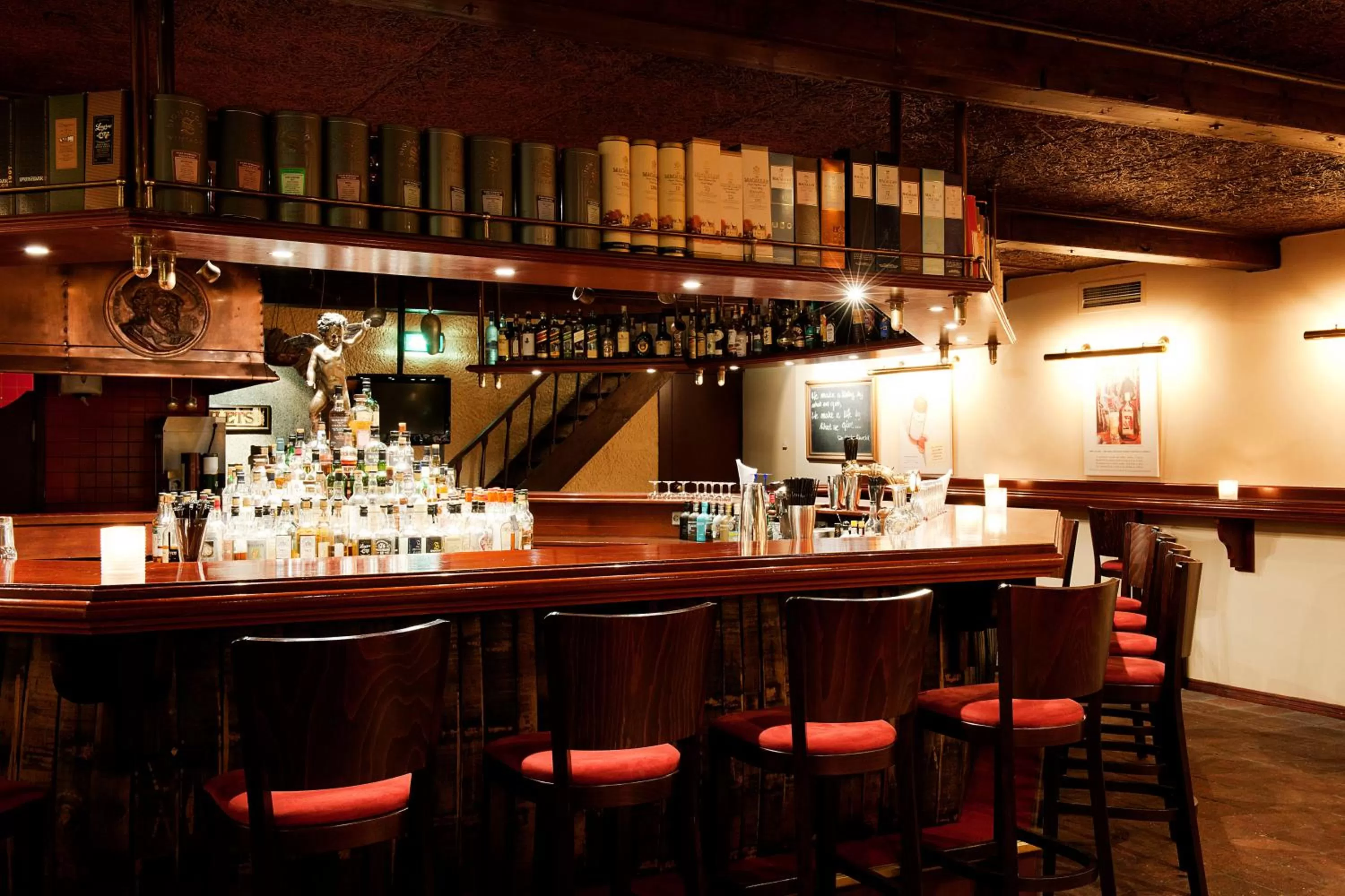 Restaurant/places to eat in Carlton Ambassador