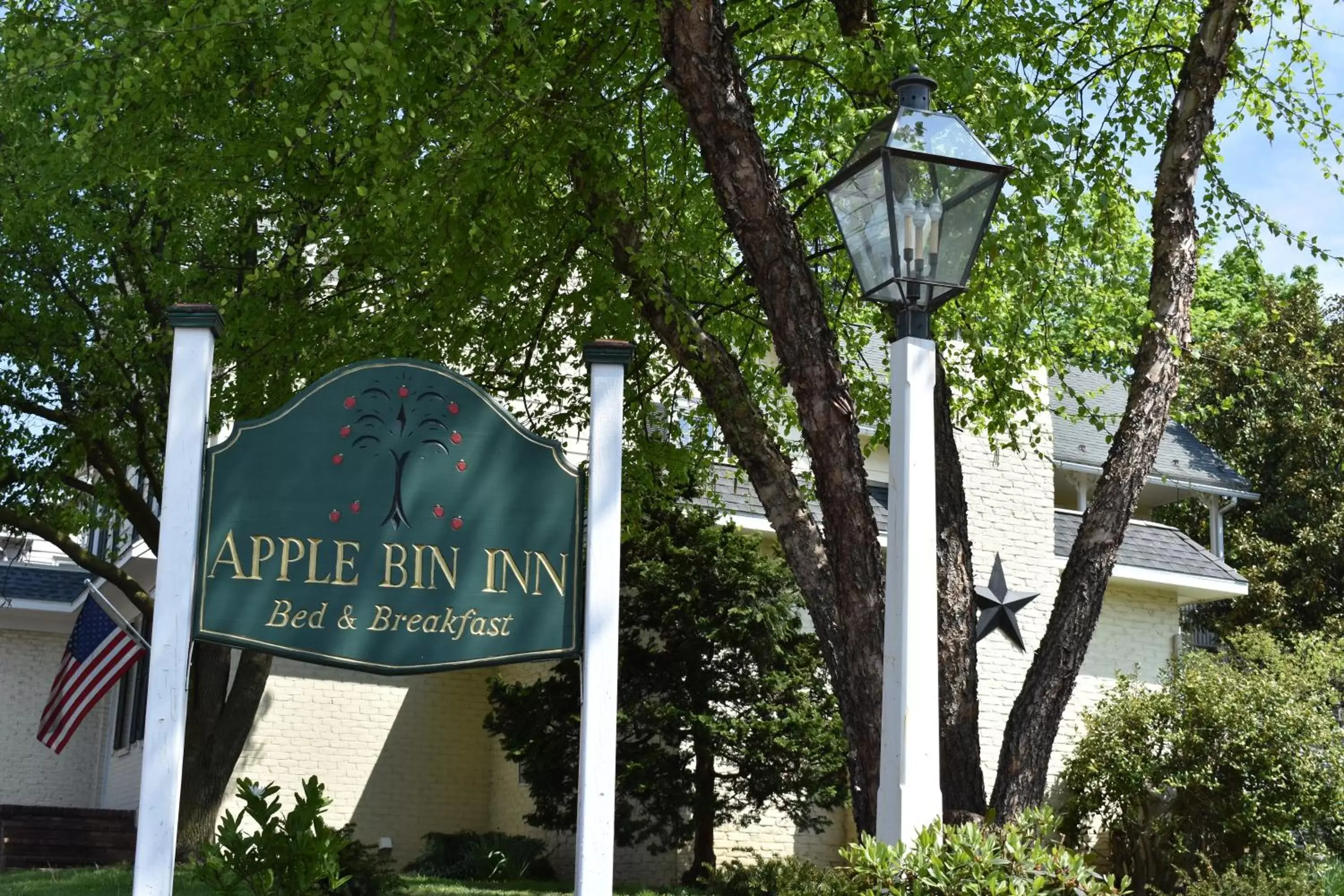 Property logo or sign, Property Building in Apple Bin Inn