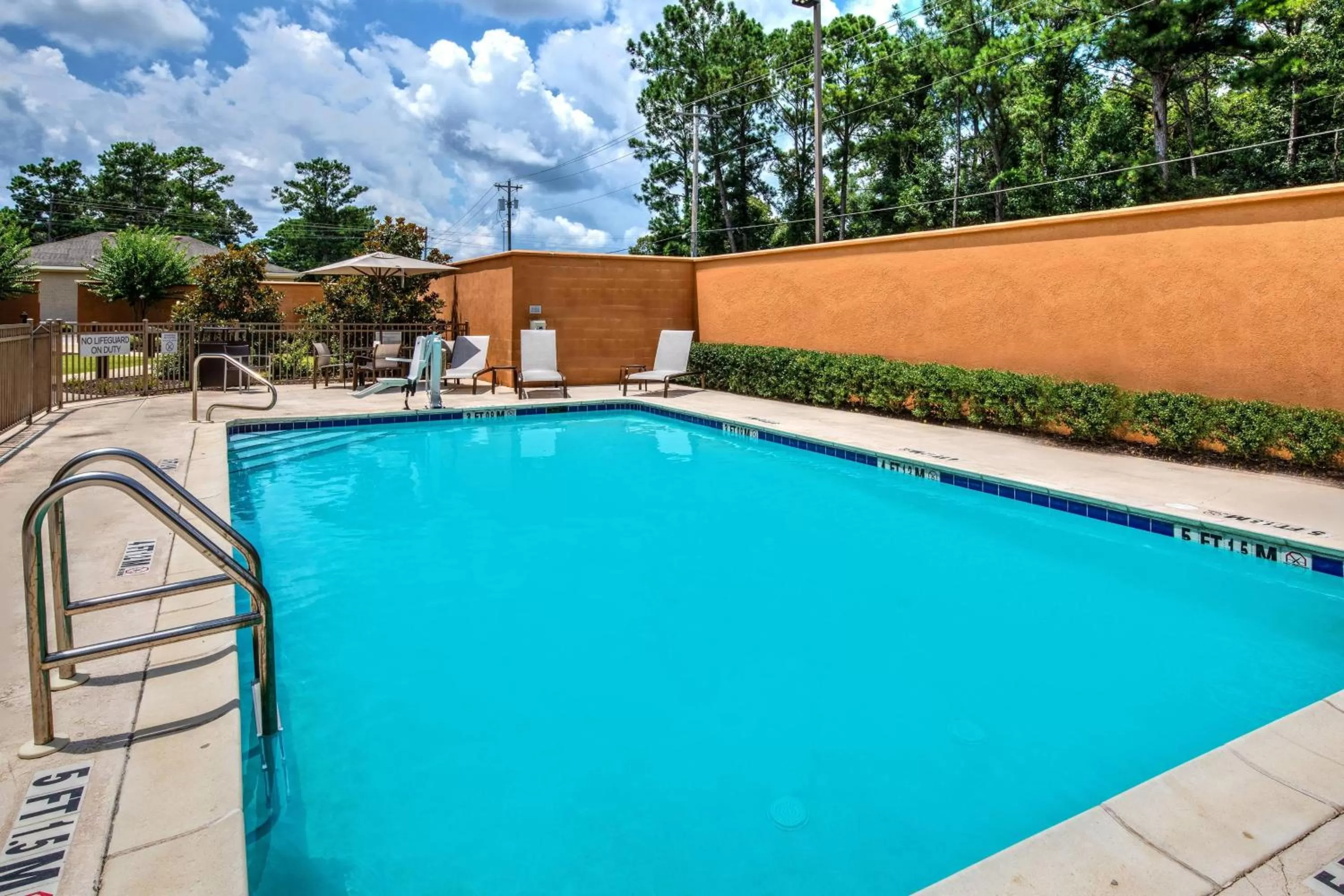 Swimming pool in Courtyard by Marriott Troy