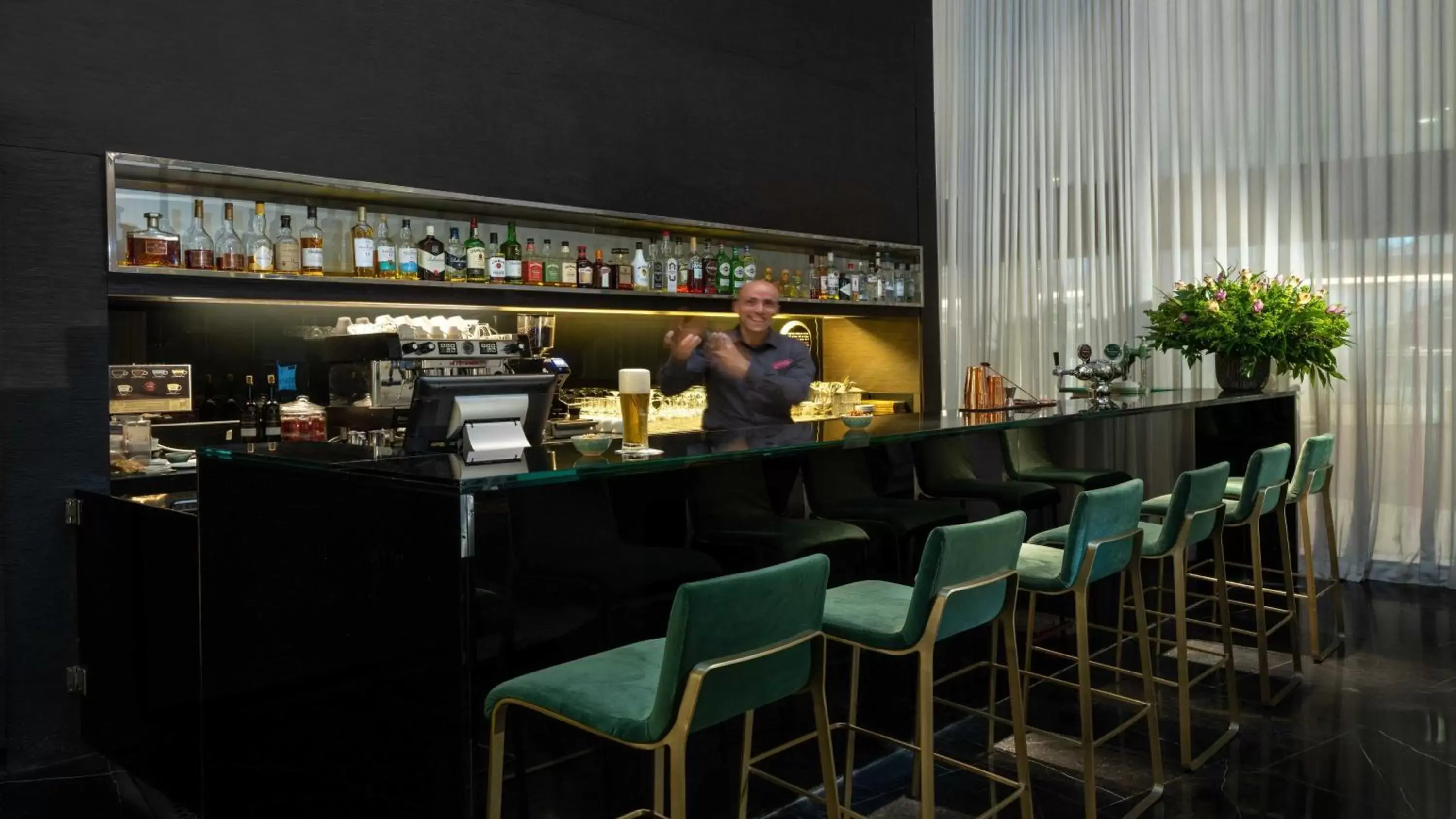 Lounge or bar, Lounge/Bar in Crowne Plaza Tel Aviv City Center, an IHG Hotel