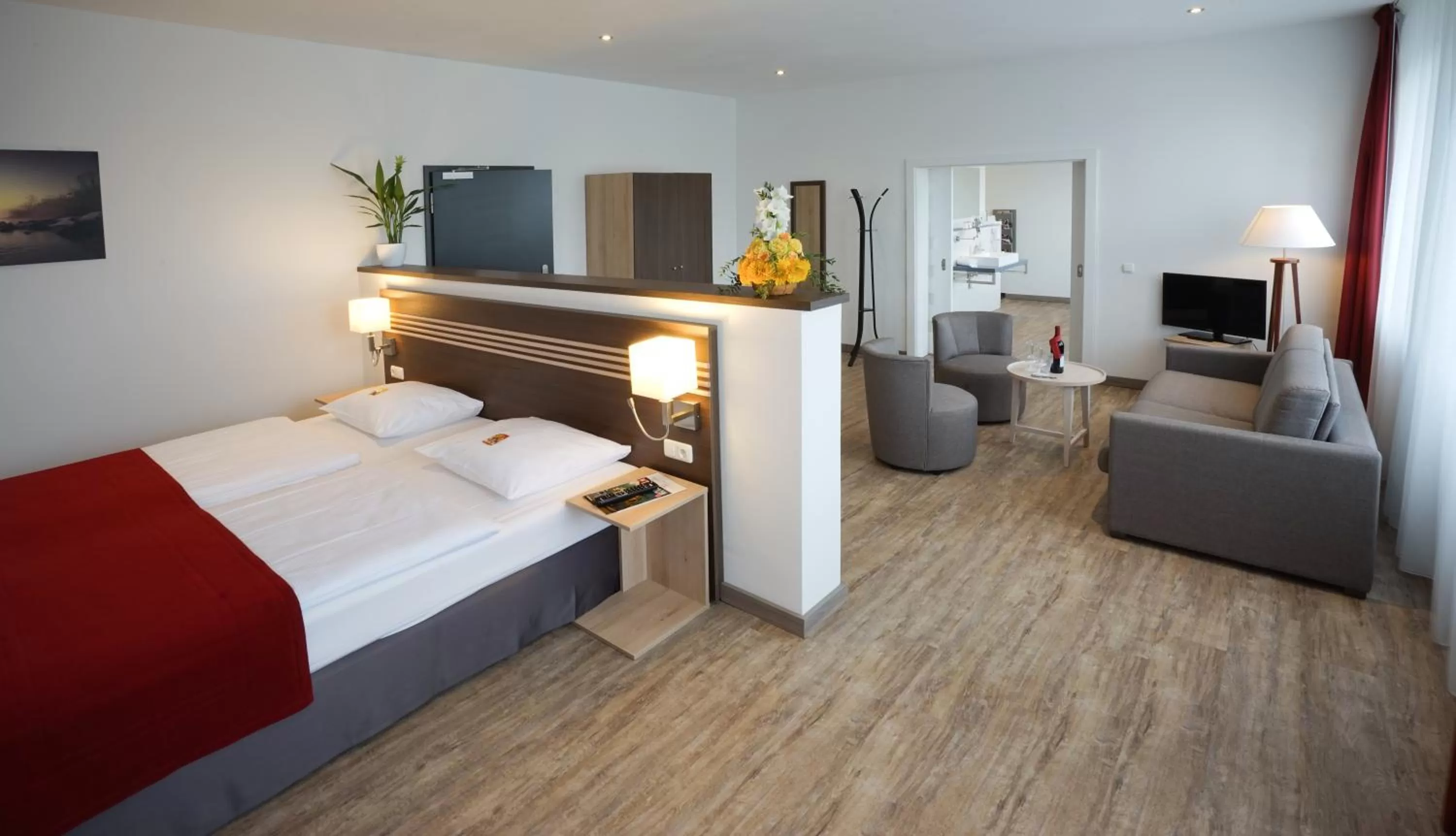 Photo of the whole room, Bed in Ruhr Inn Hotel