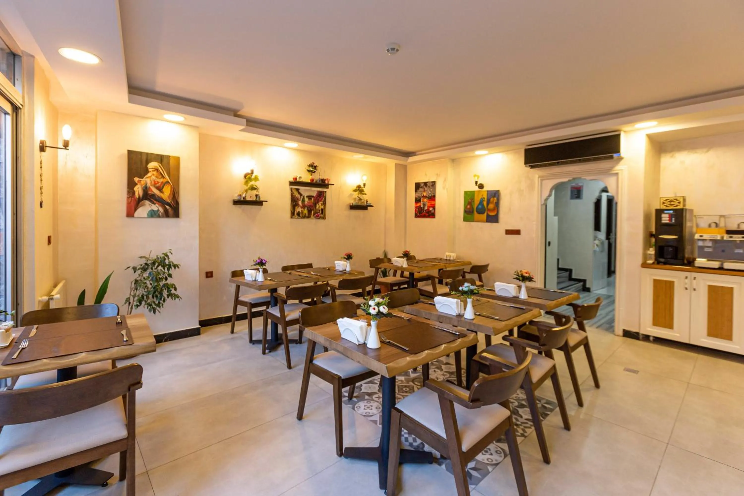 Restaurant/places to eat in Kumru Hotel