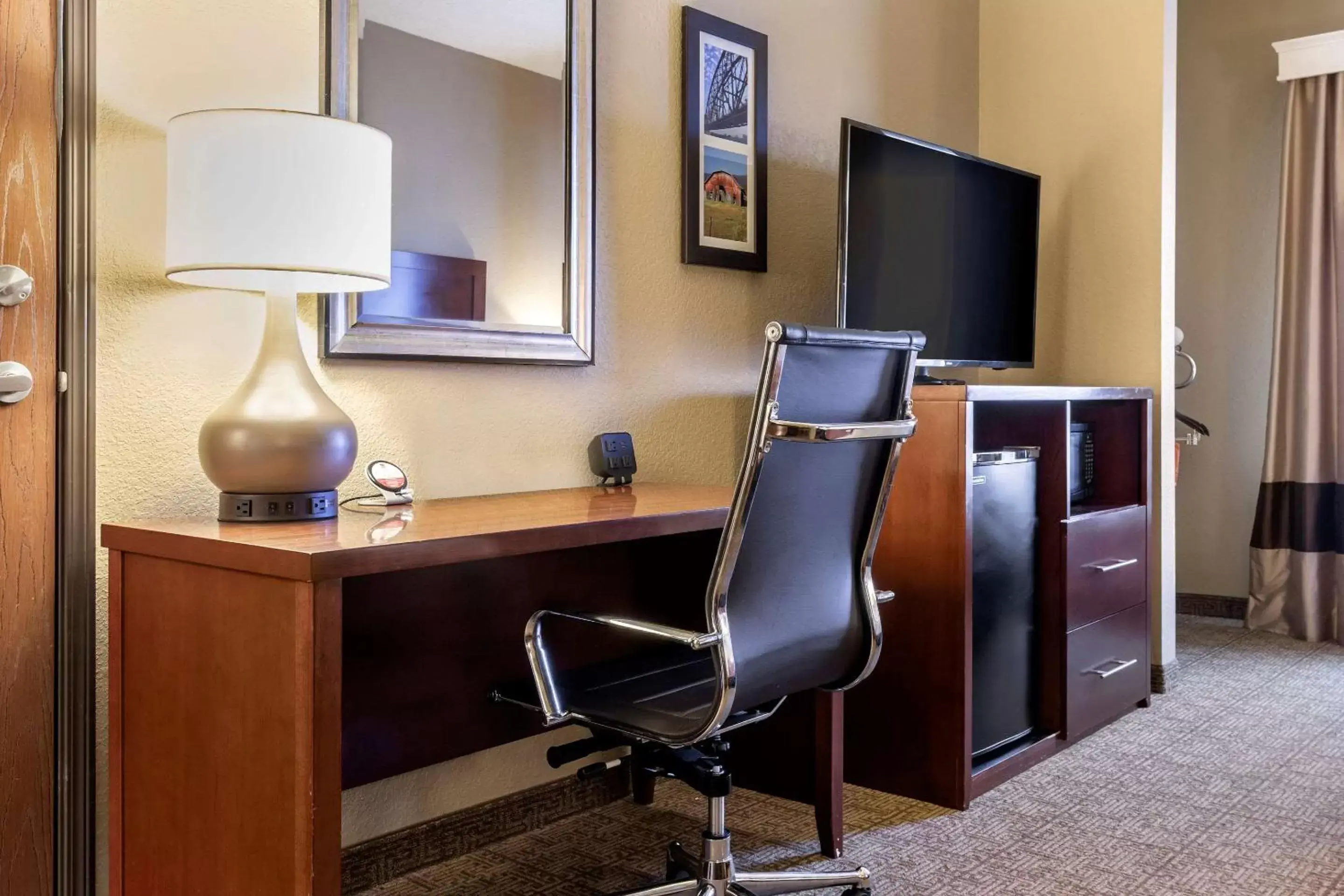 Photo of the whole room, Business Area/Conference Room in Comfort Suites Jonesboro University Area