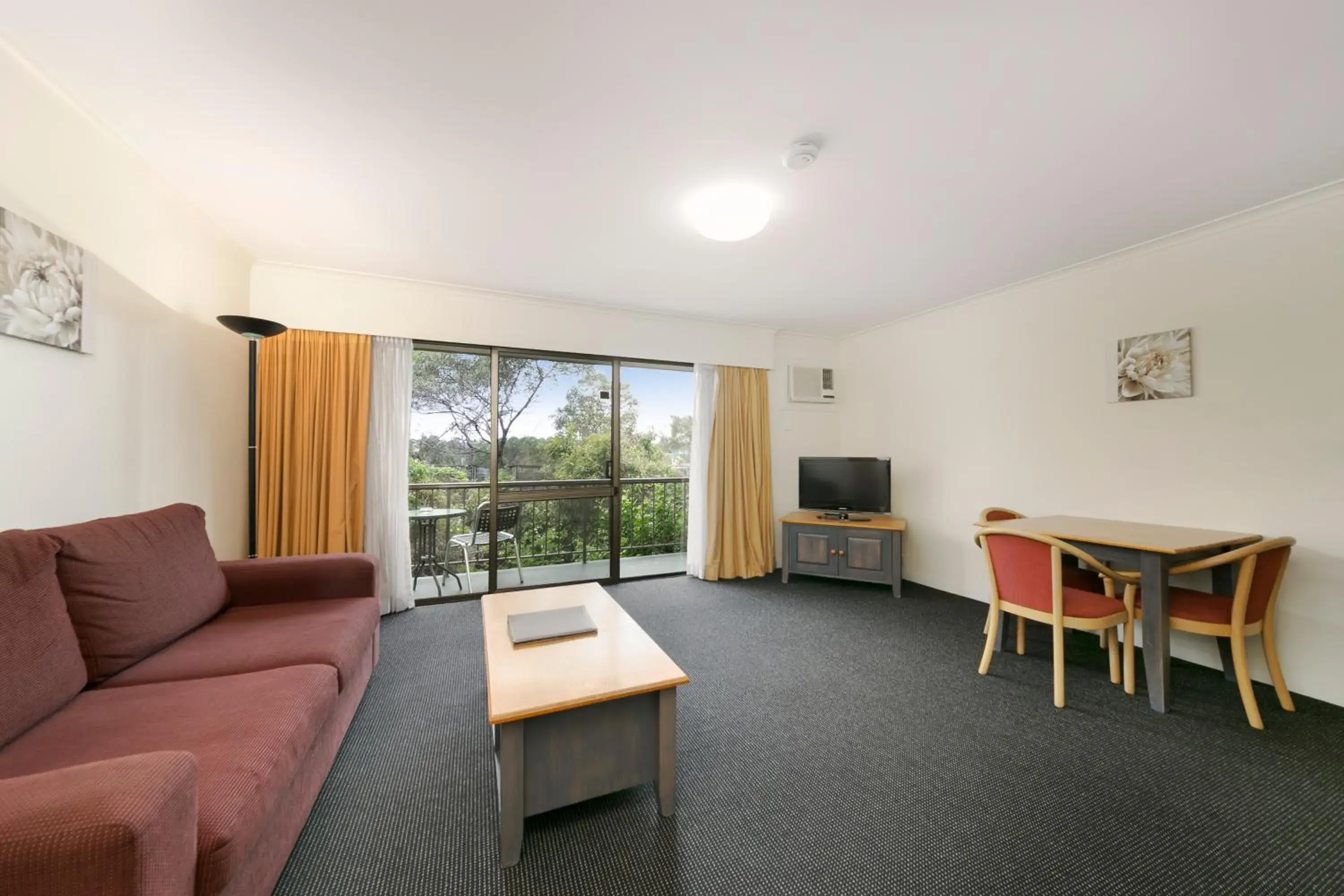 Living room, Seating Area in Mt Ommaney Hotel Apartments