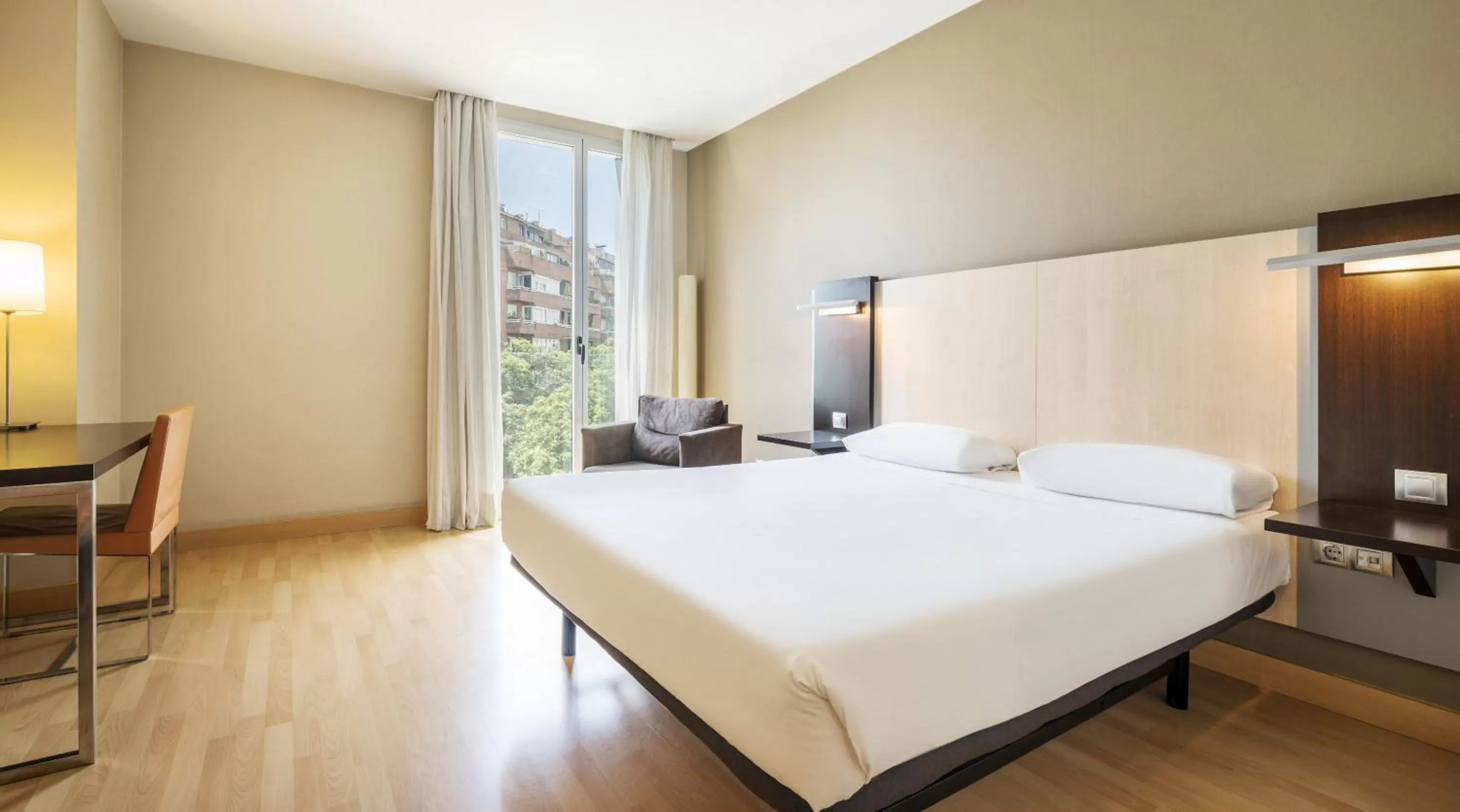 Balcony/Terrace, Bed in Ilunion Auditori