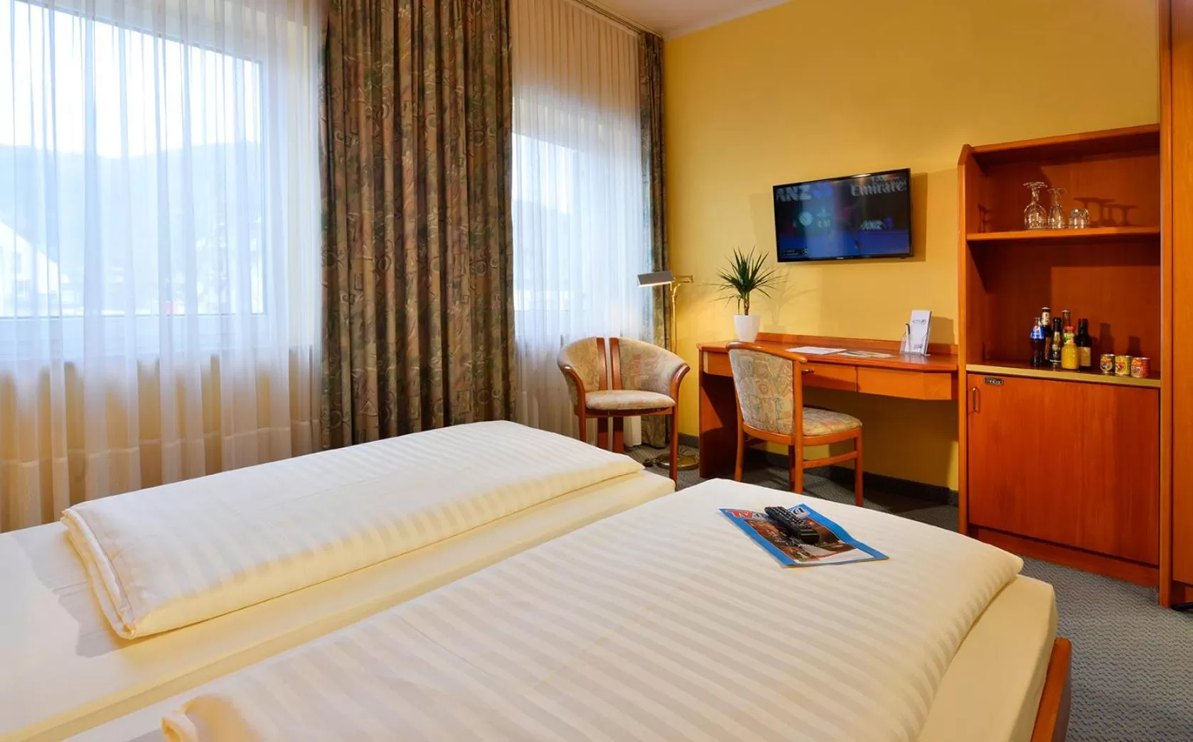 Bed in Rheinhotel Vier Jahreszeiten Bad Breisig