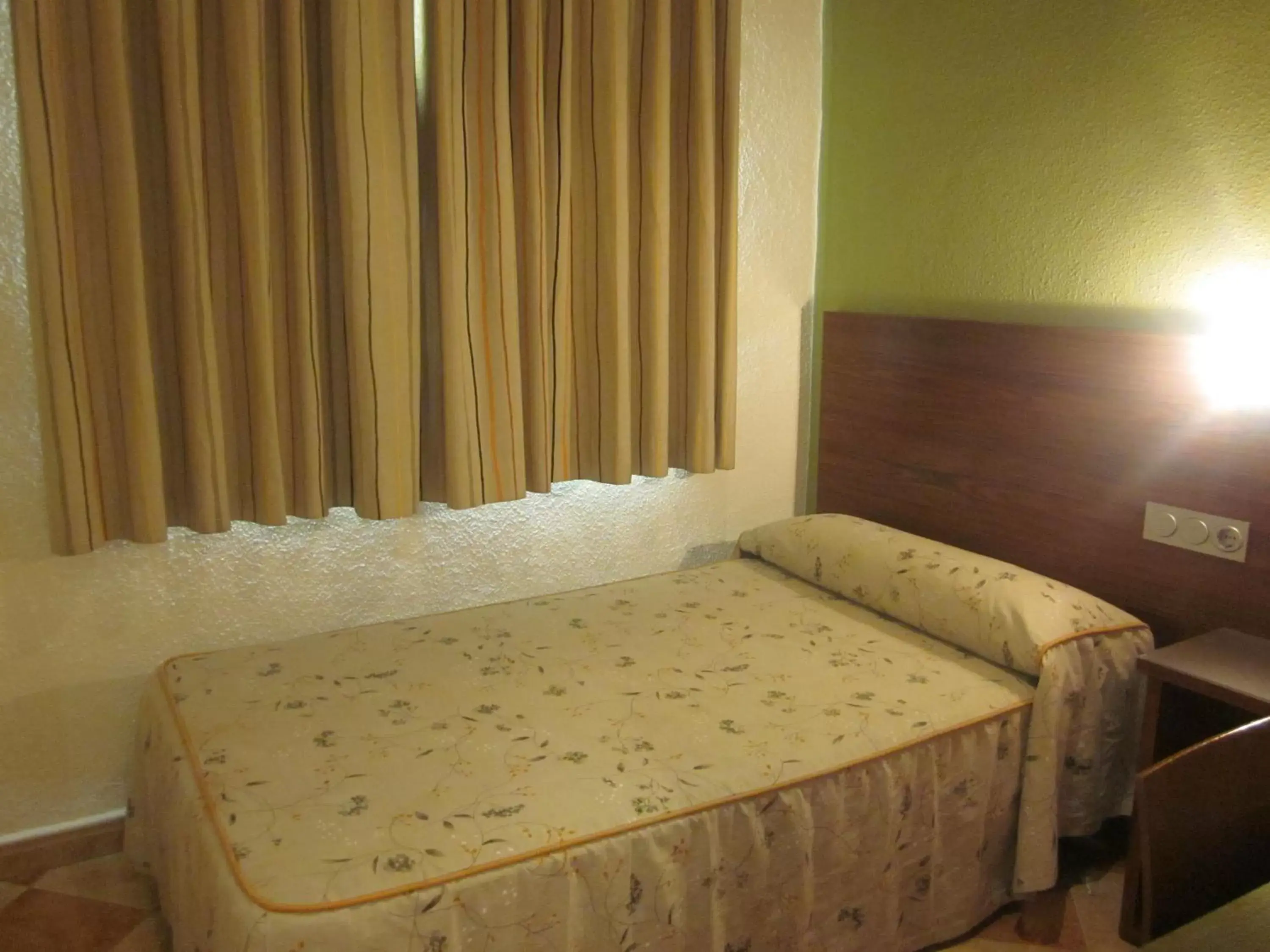 Bed in Hotel Totana Sur